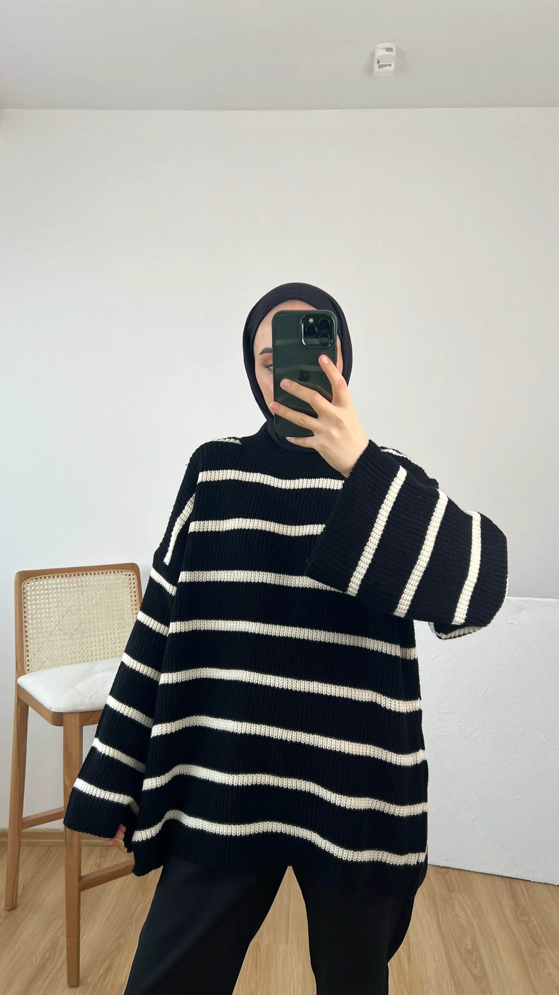 Kalın Örgü Siyah Beyaz Çizgili Triko Kazak