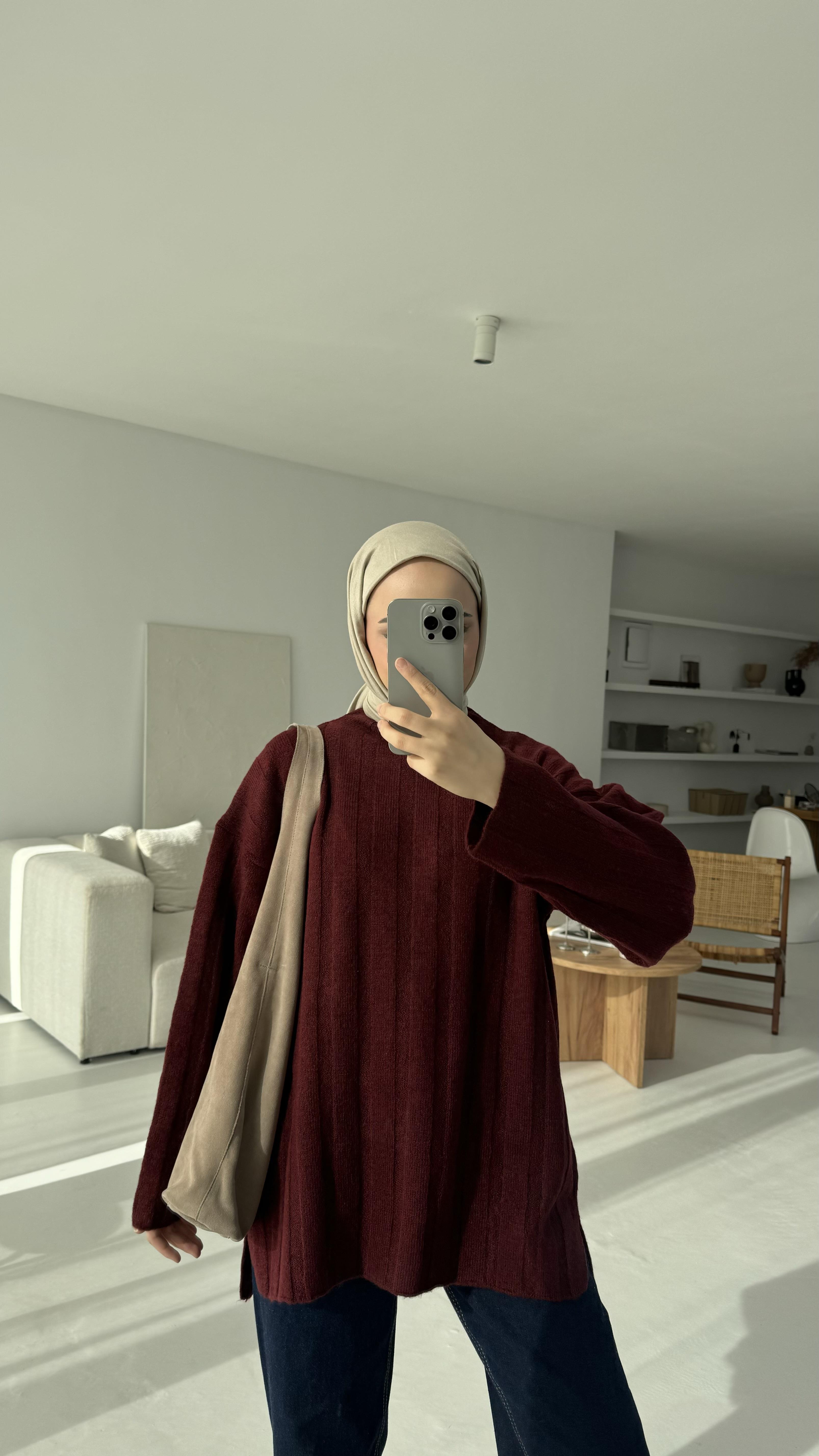 Yırtmaç Detaylı Triko Bordo