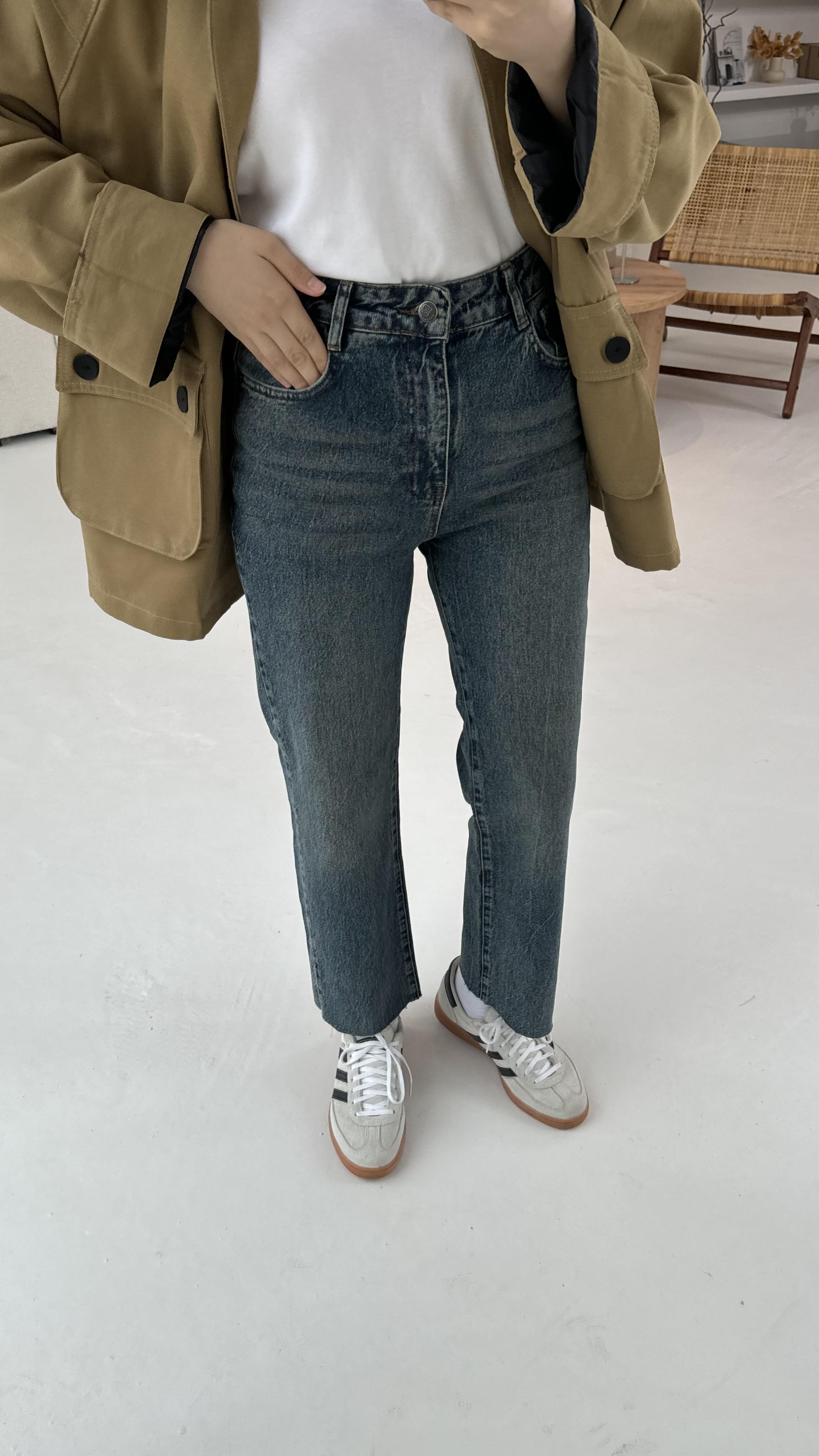 Premium Paçası Kesik Taşlamalı Jean