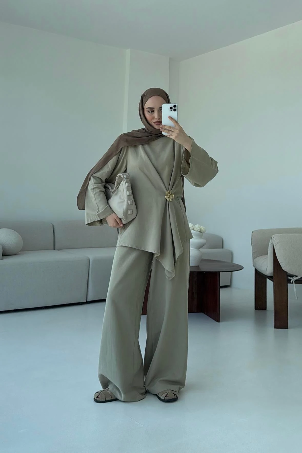 Broş Detay Bluz Takım Vizon