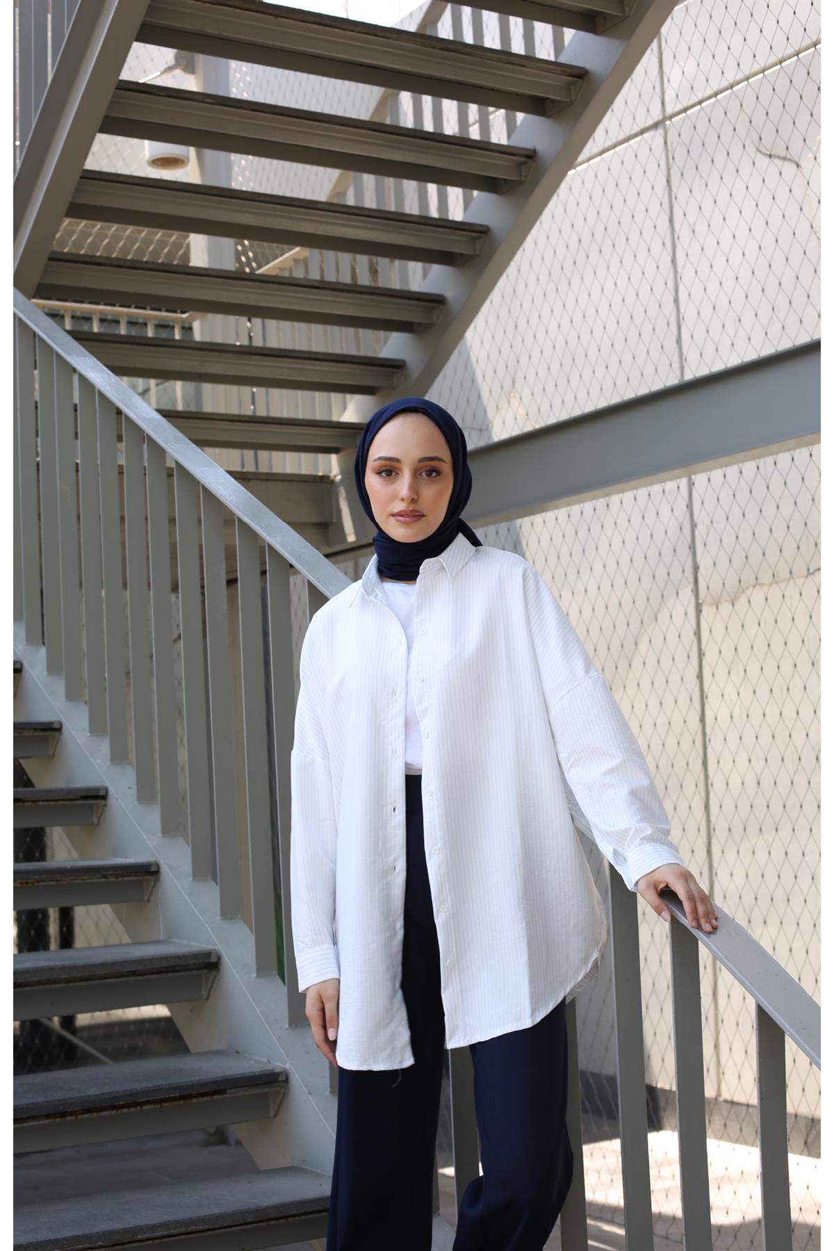 İnce Çizgili Mavi Gömlek