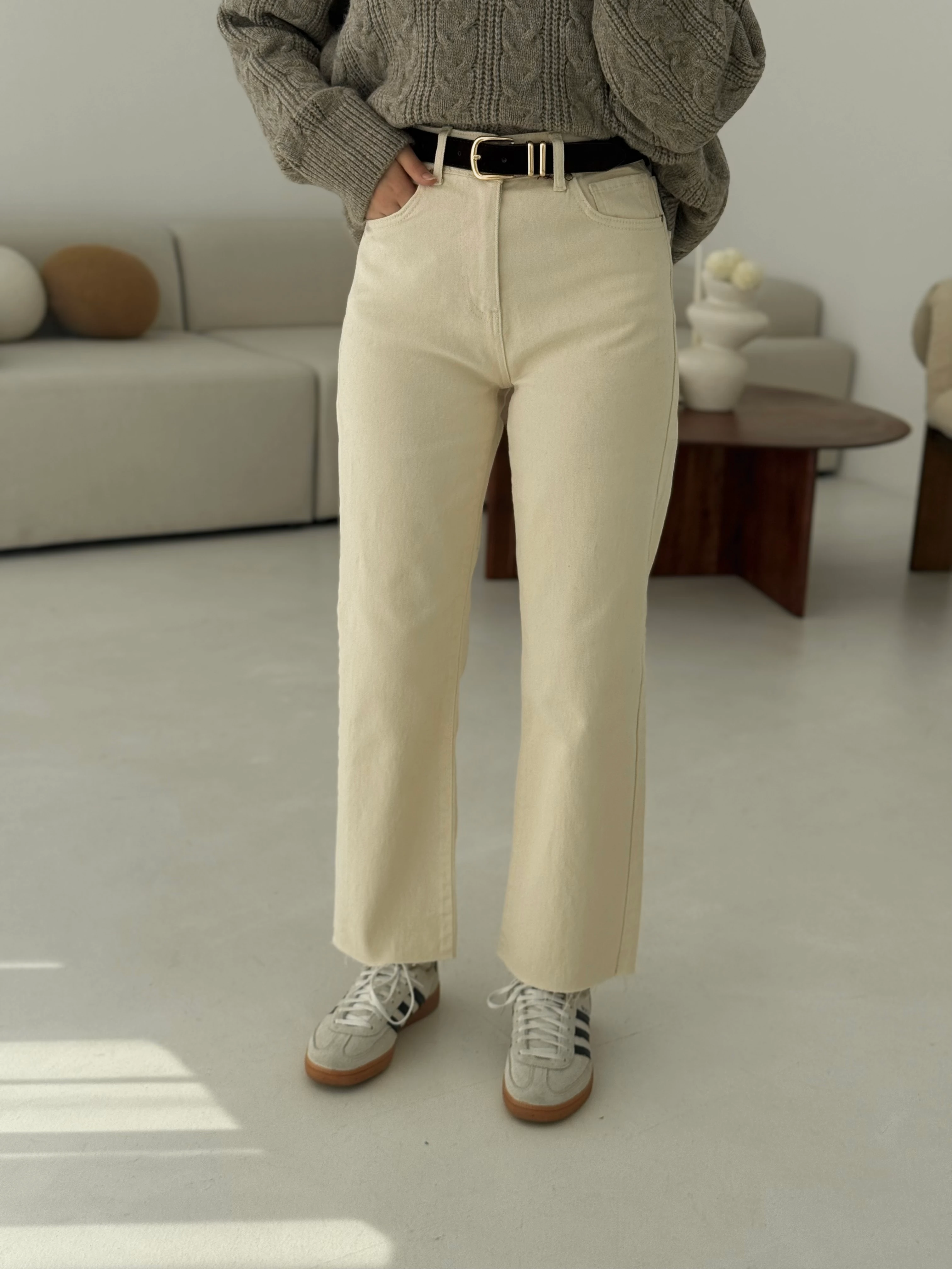 Premium Paçası Kesik Kemerli Bej Jean