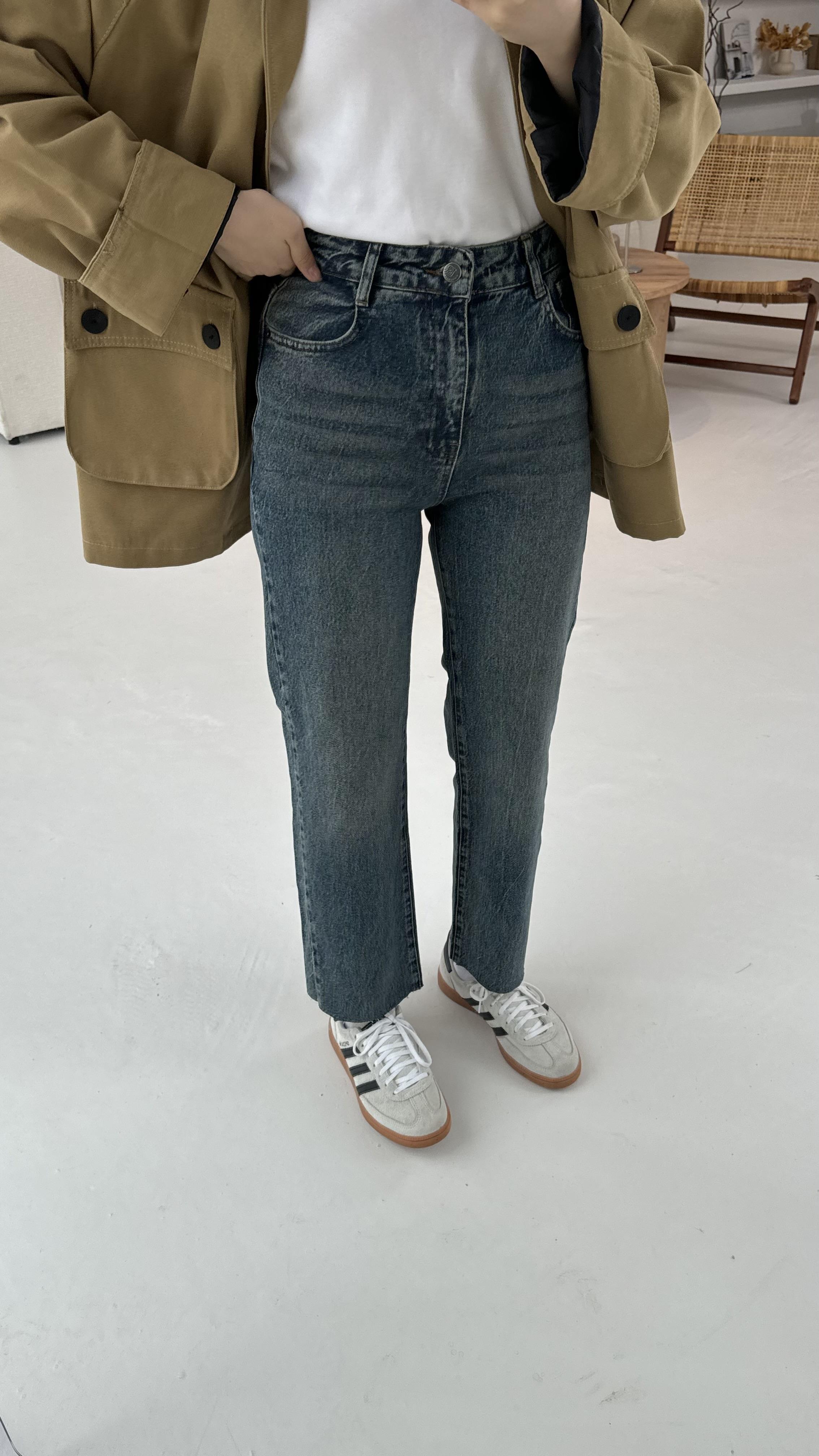 Premium Paçası Kesik Taşlamalı Jean