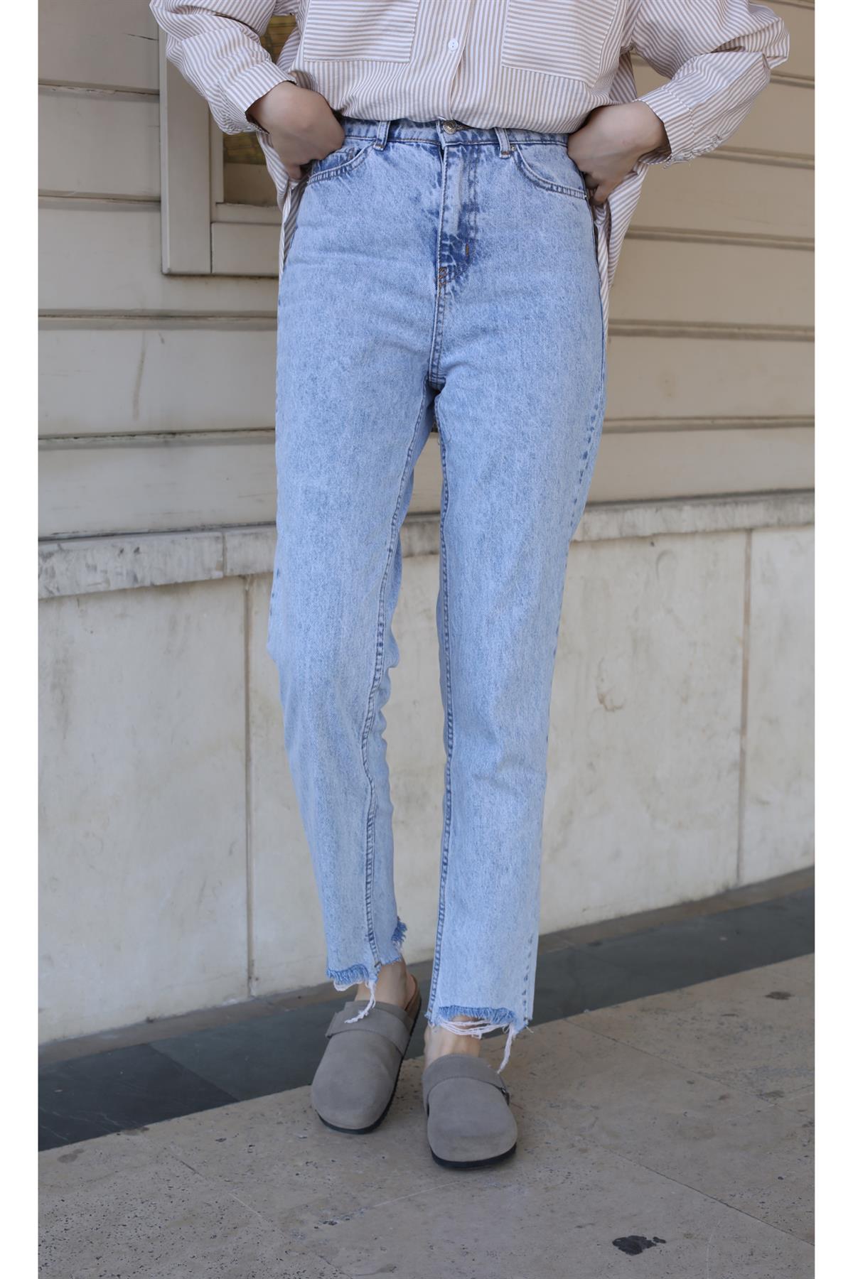 Mom Paça Kesik Detaylı Jean