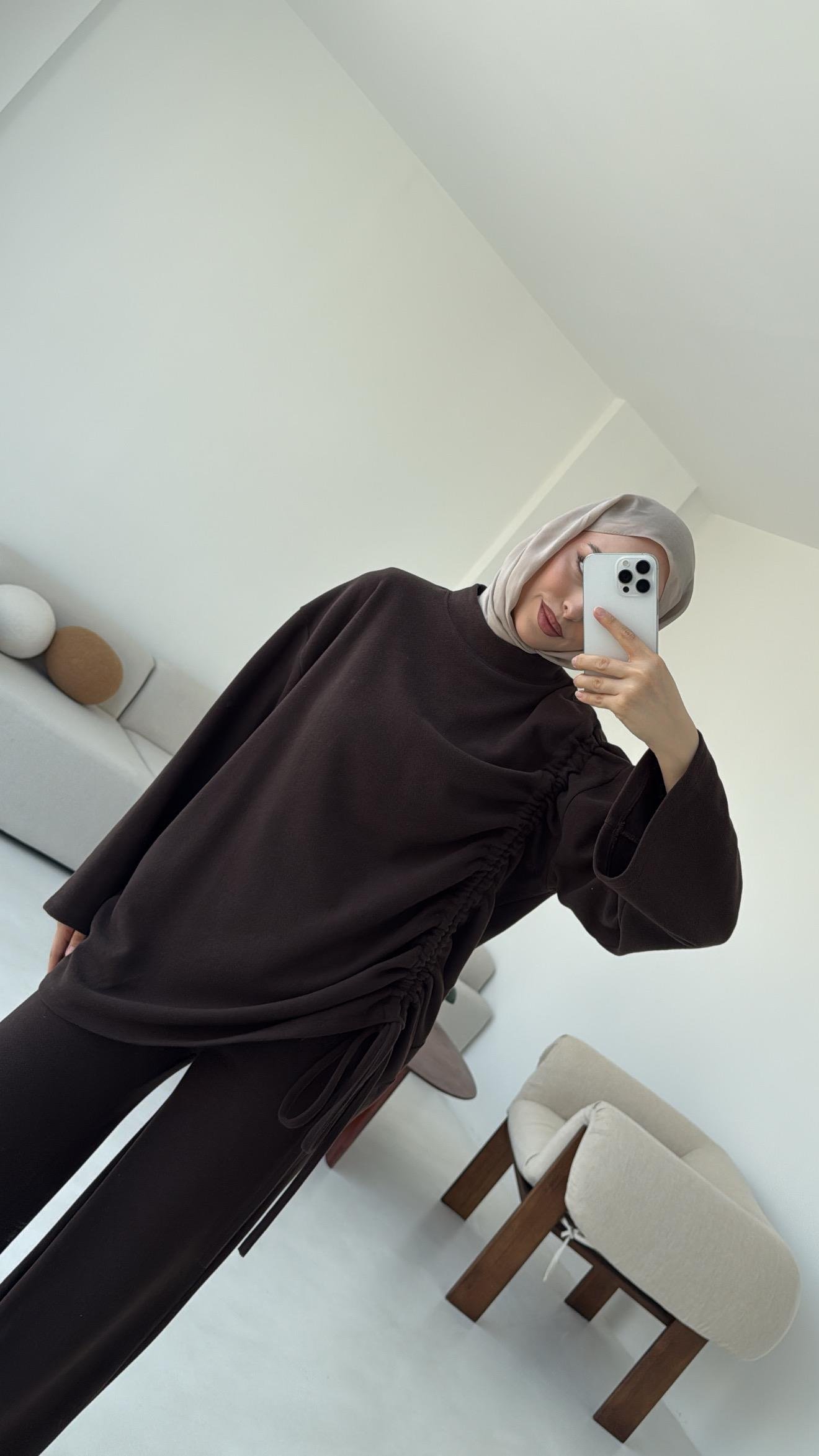 Bluzu Yandan Biyeli Takım Kahve