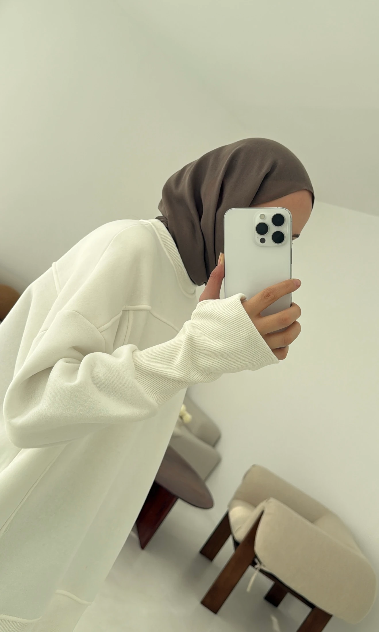 Parmak Geçmeli Asimetri Kesim Sweat Beyaz