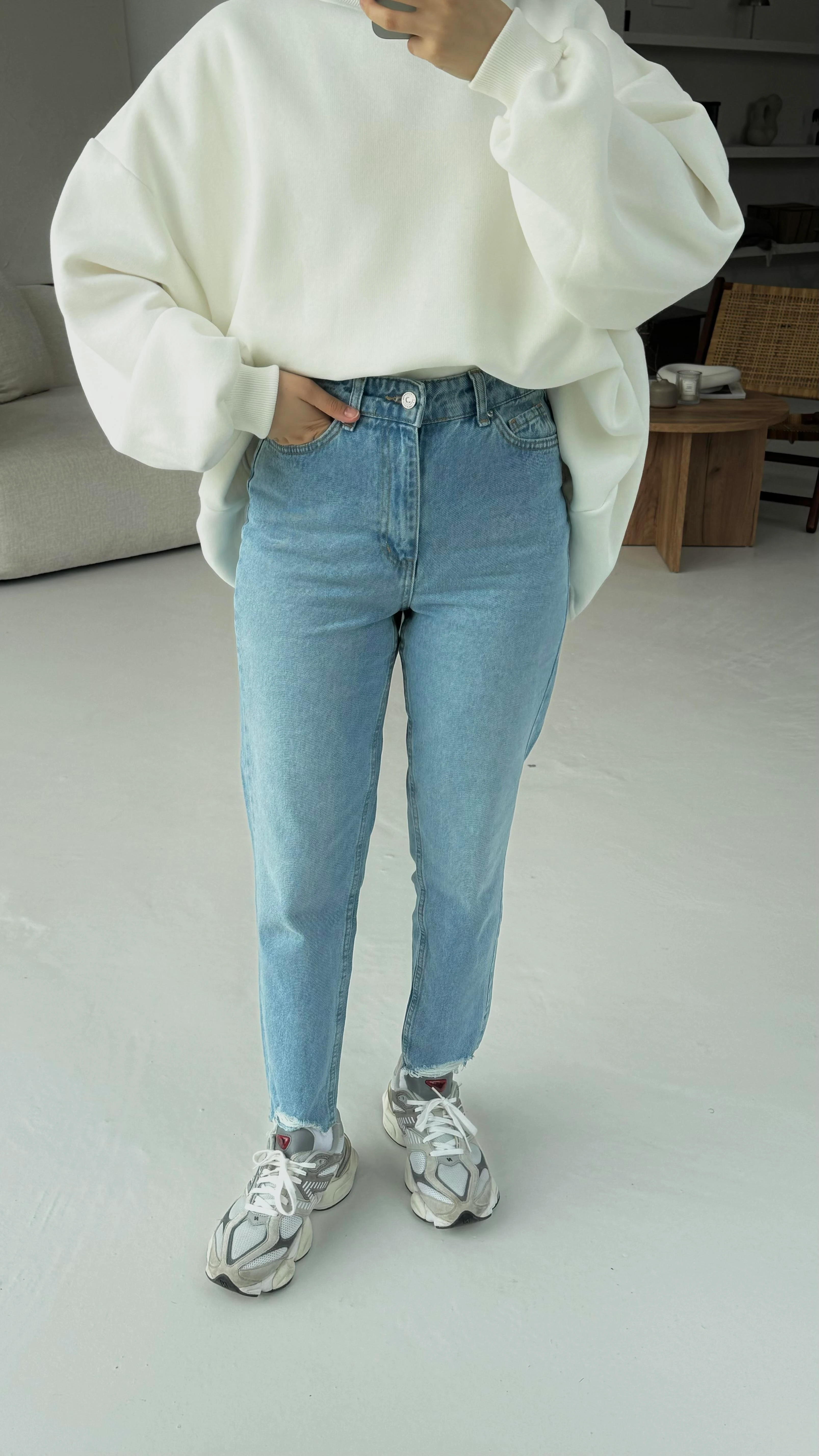 Paçası Yırtık Detaylı Mom Jean