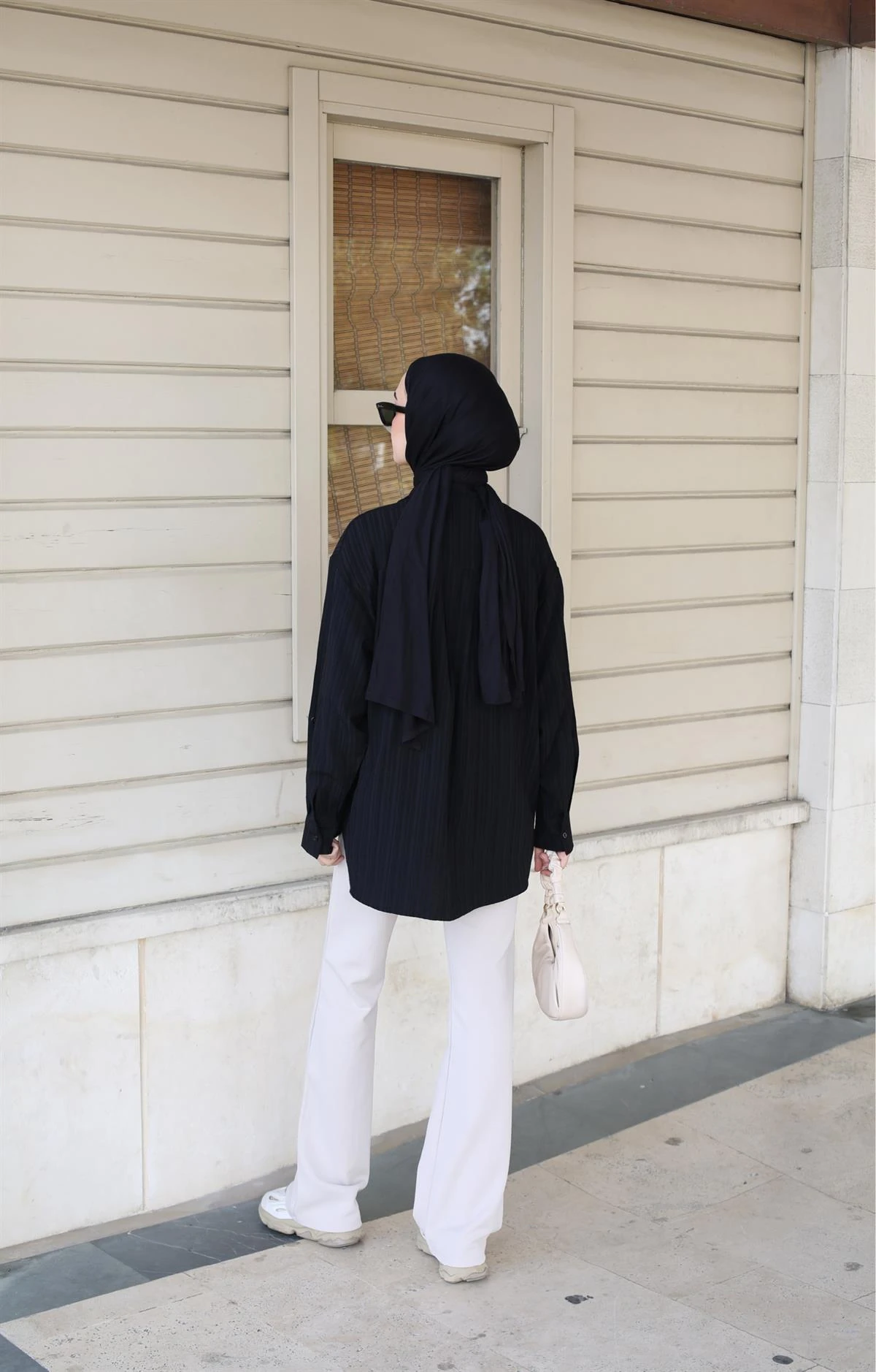 V Yaka Salaş Gömlek Siyah