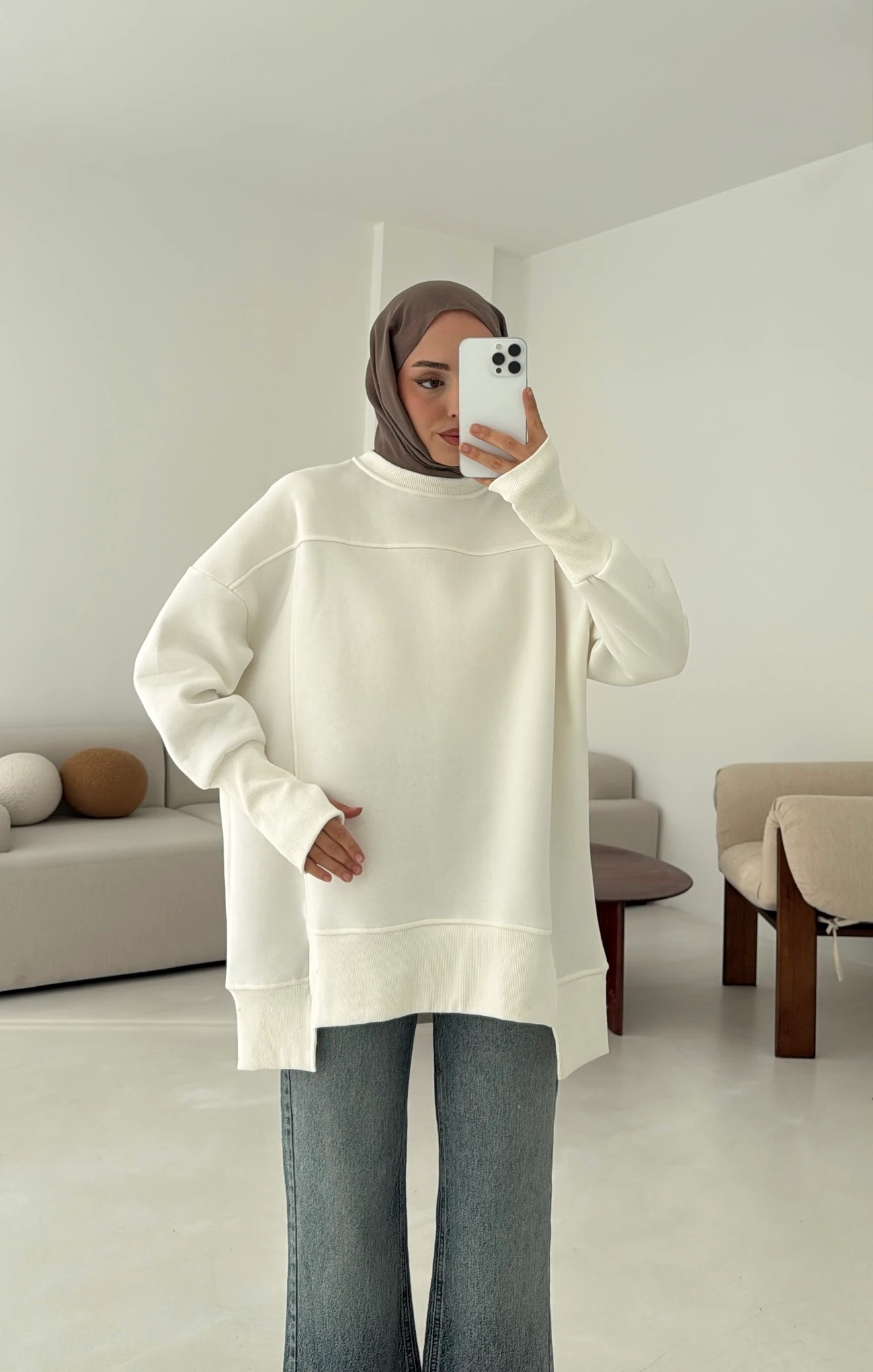 Parmak Geçmeli Asimetri Kesim Sweat Beyaz