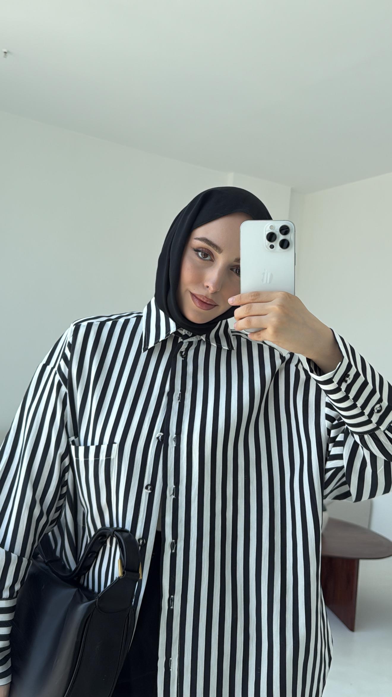 Siyah Beyaz Çizgili Gömlek