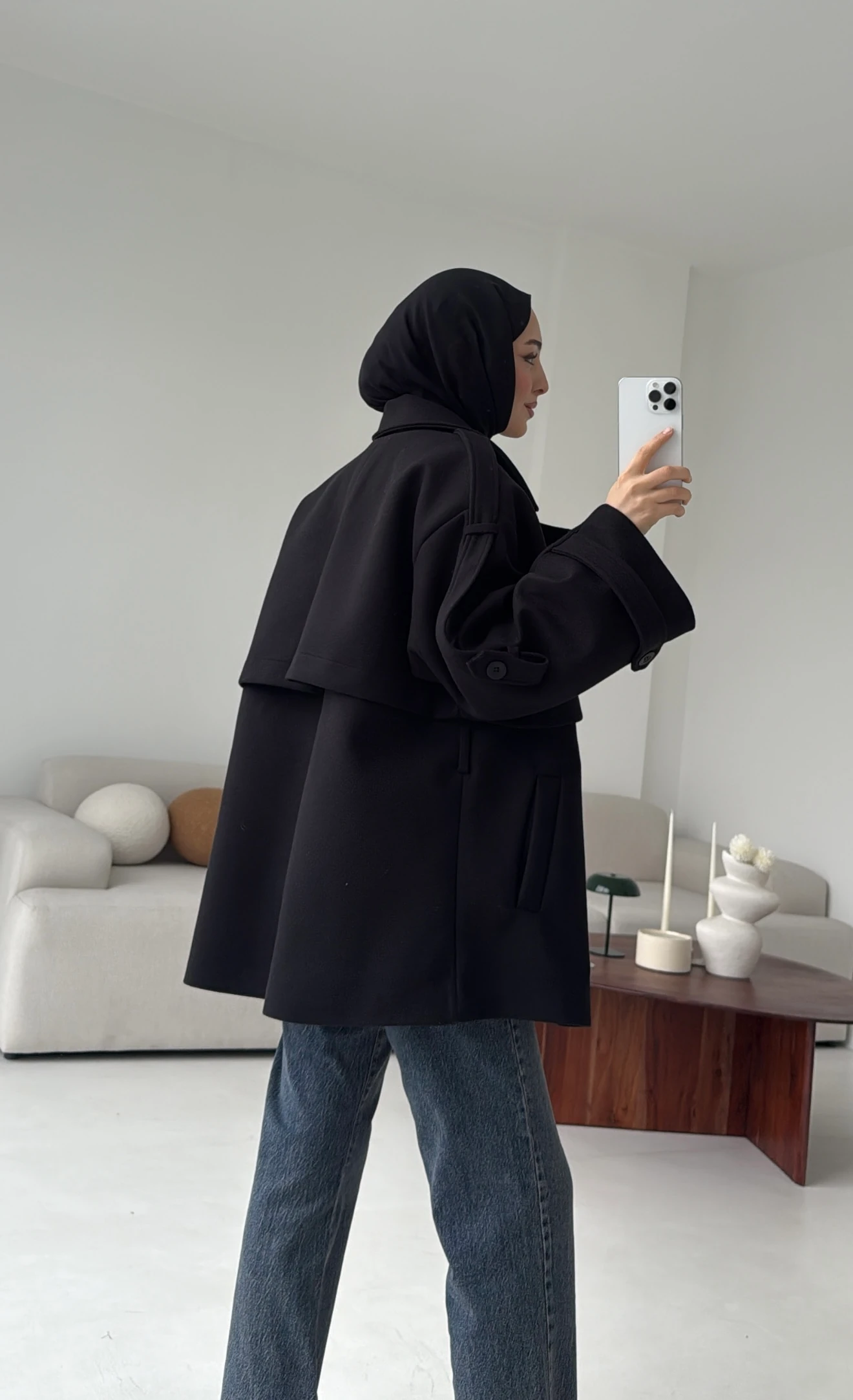 Siyah Düğmeli Kol Manşetli Kaşe Kaban 