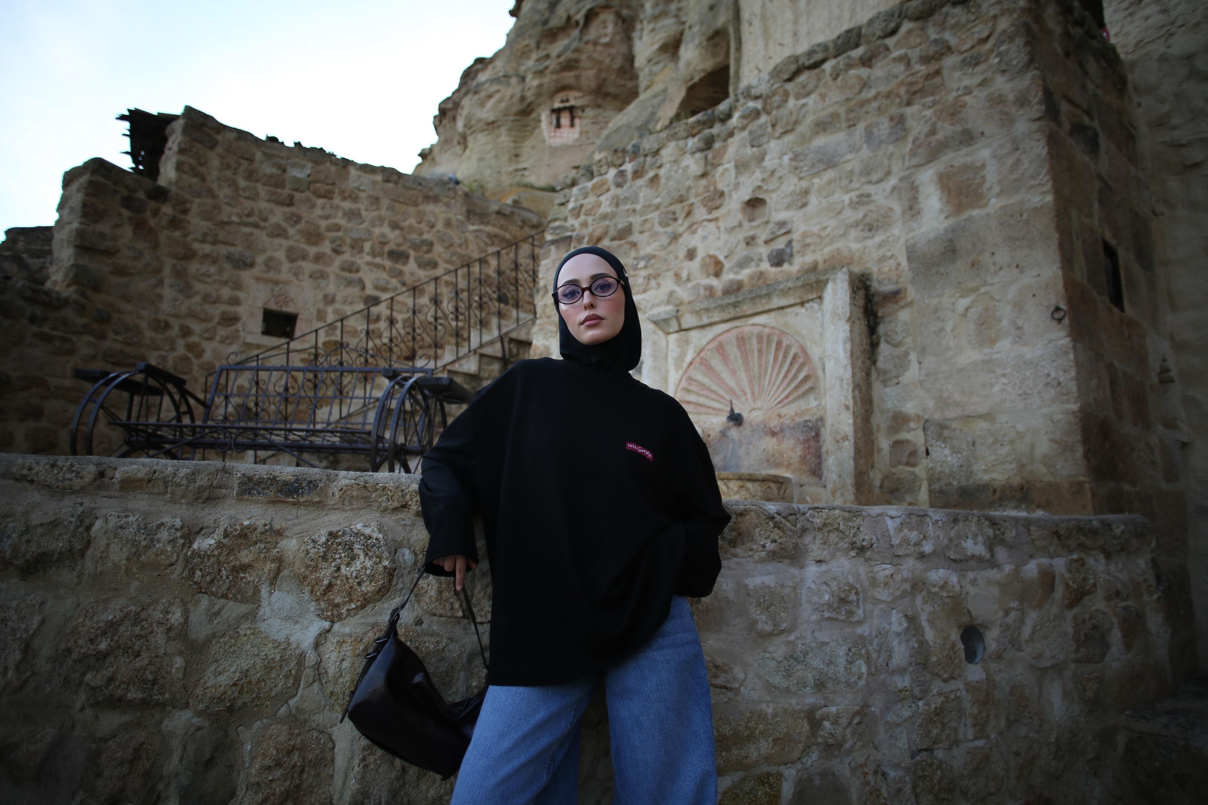 Etiket Baskılı Yazlık Sweatshirt Siyah