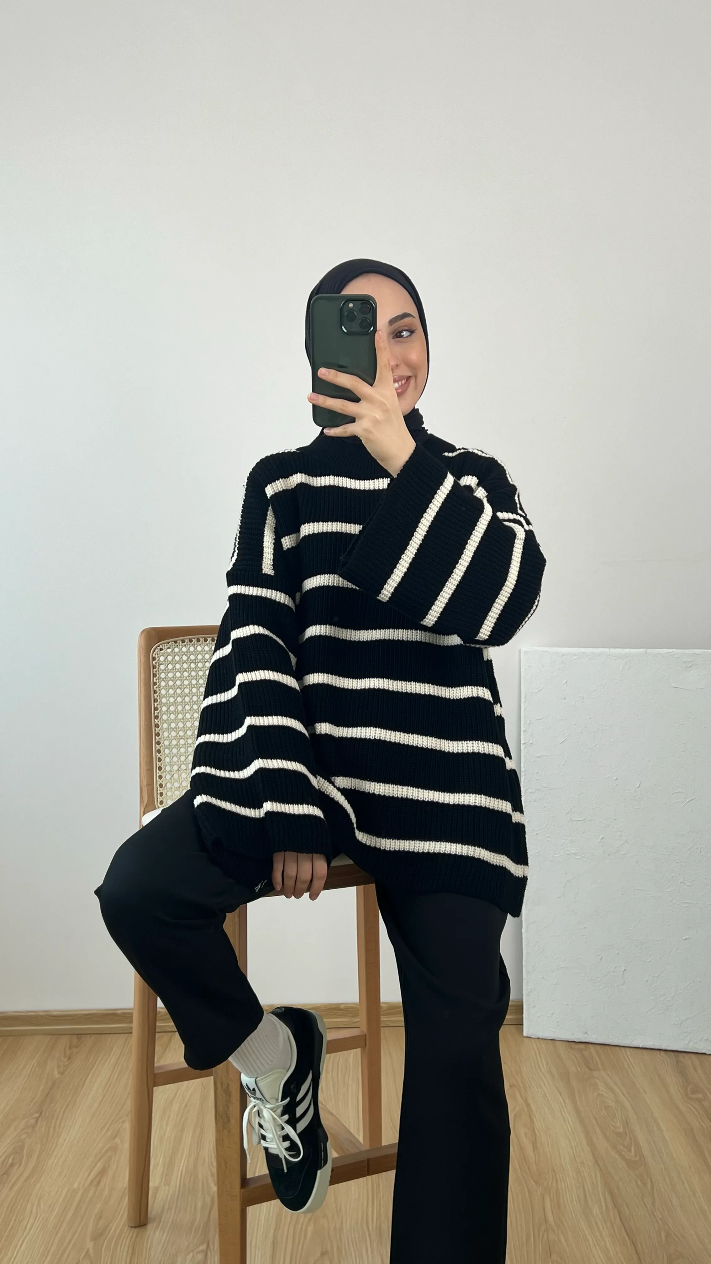 Kalın Örgü Siyah Beyaz Çizgili Triko Kazak