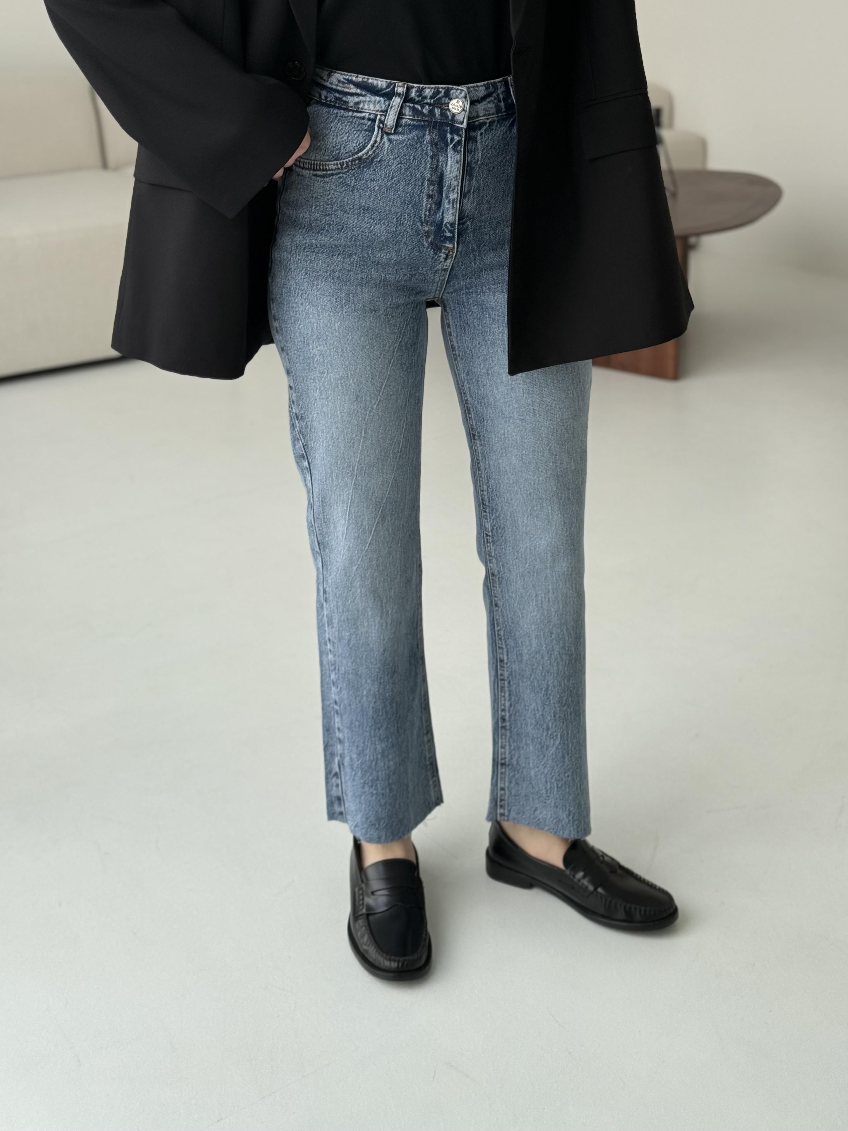 Premium Paçası Kesik Jean 224