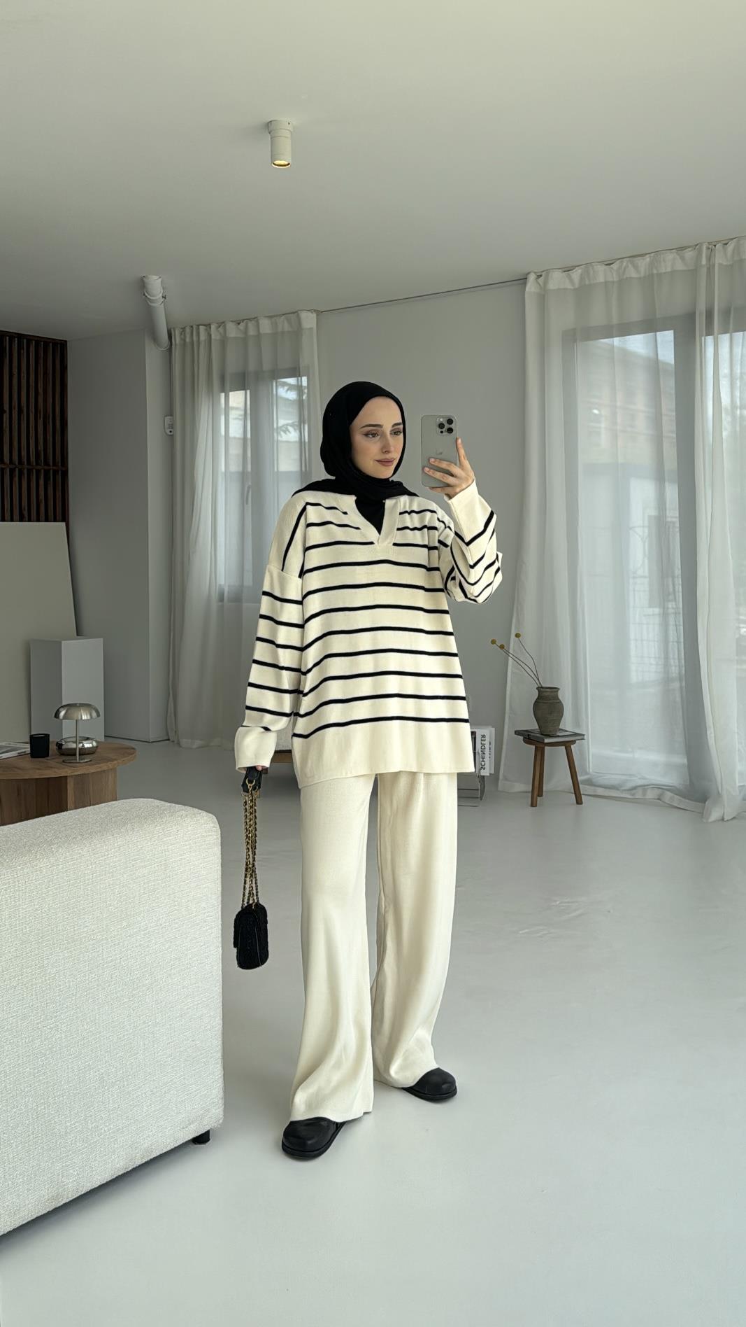 Çizgili V Yaka Triko Takım Siyah Bej