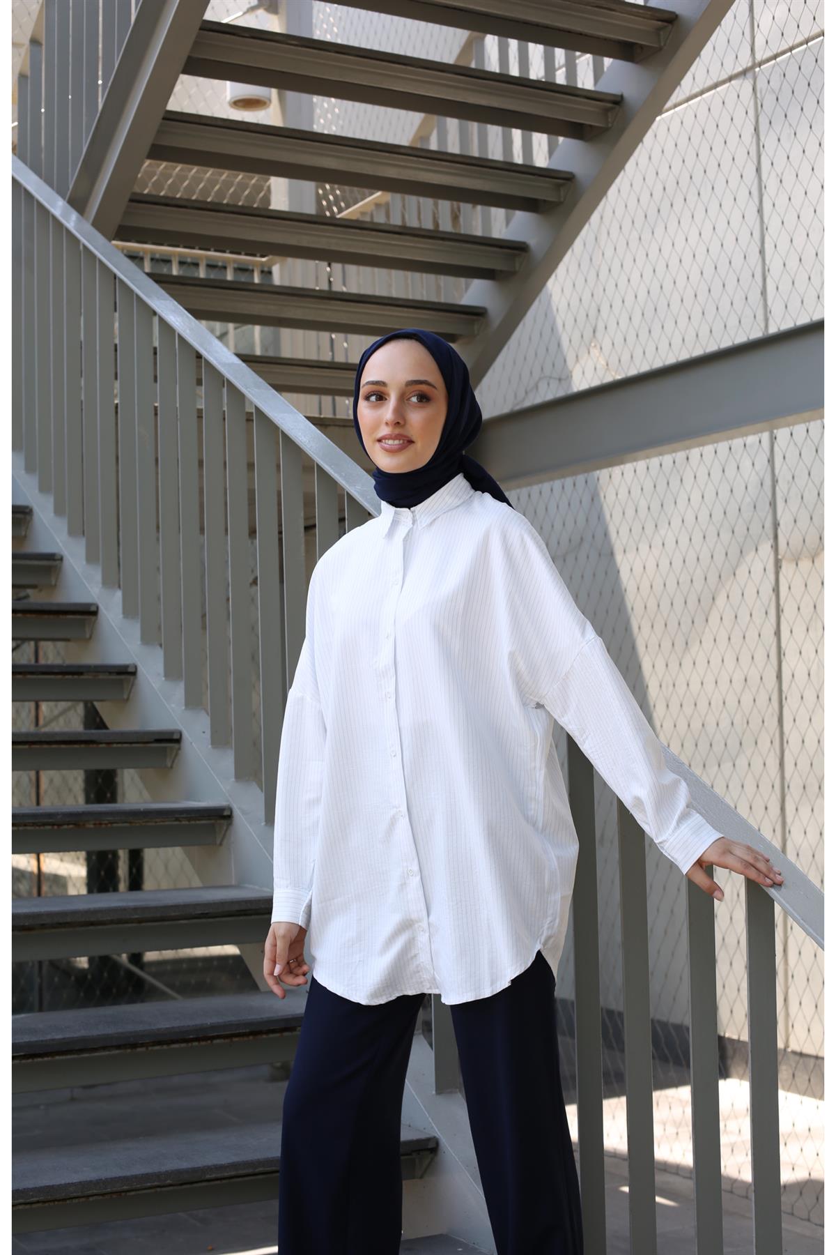 İnce Çizgili Mavi Gömlek