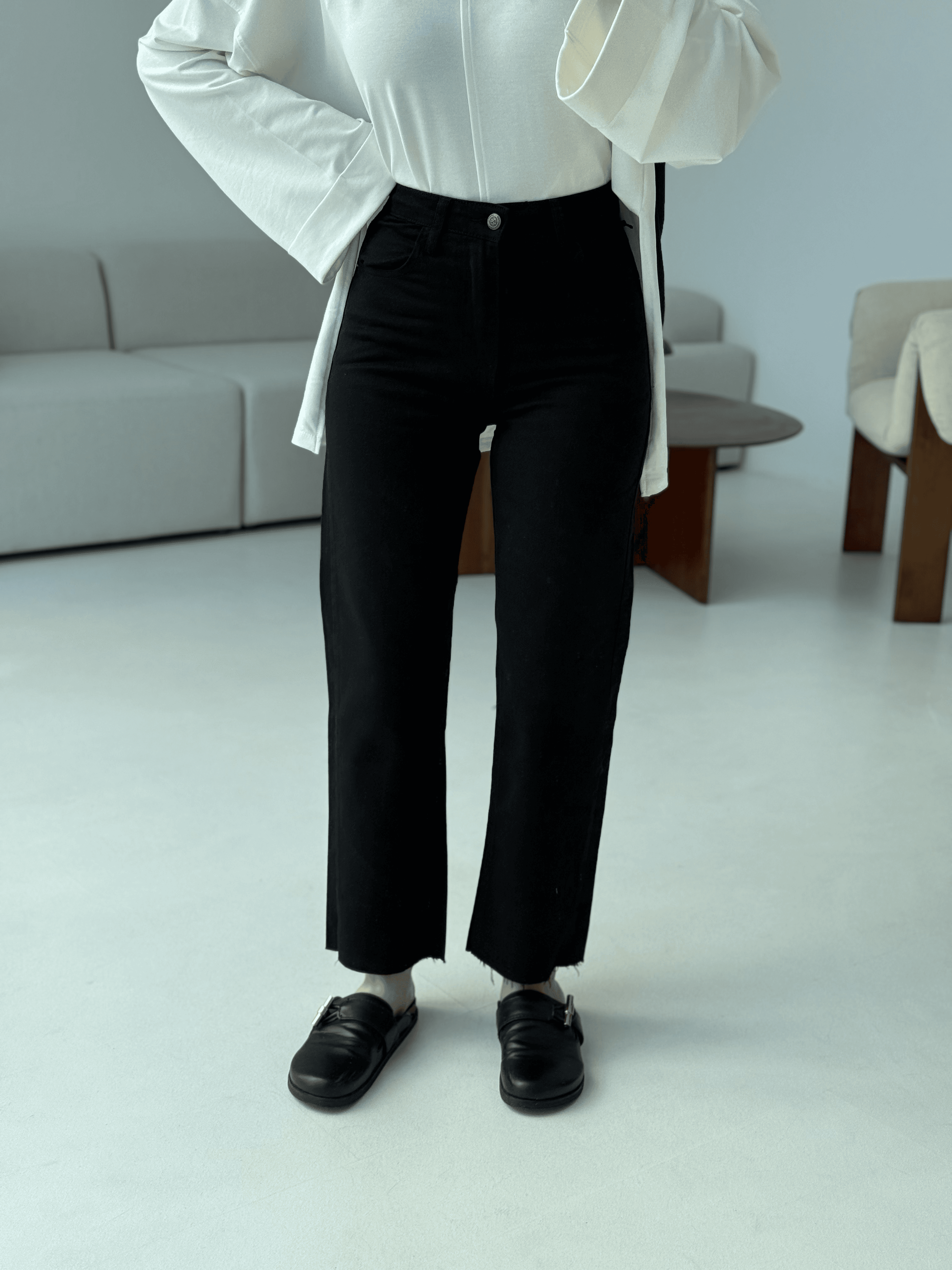 Siyah Premium Paçası Kesik Jean