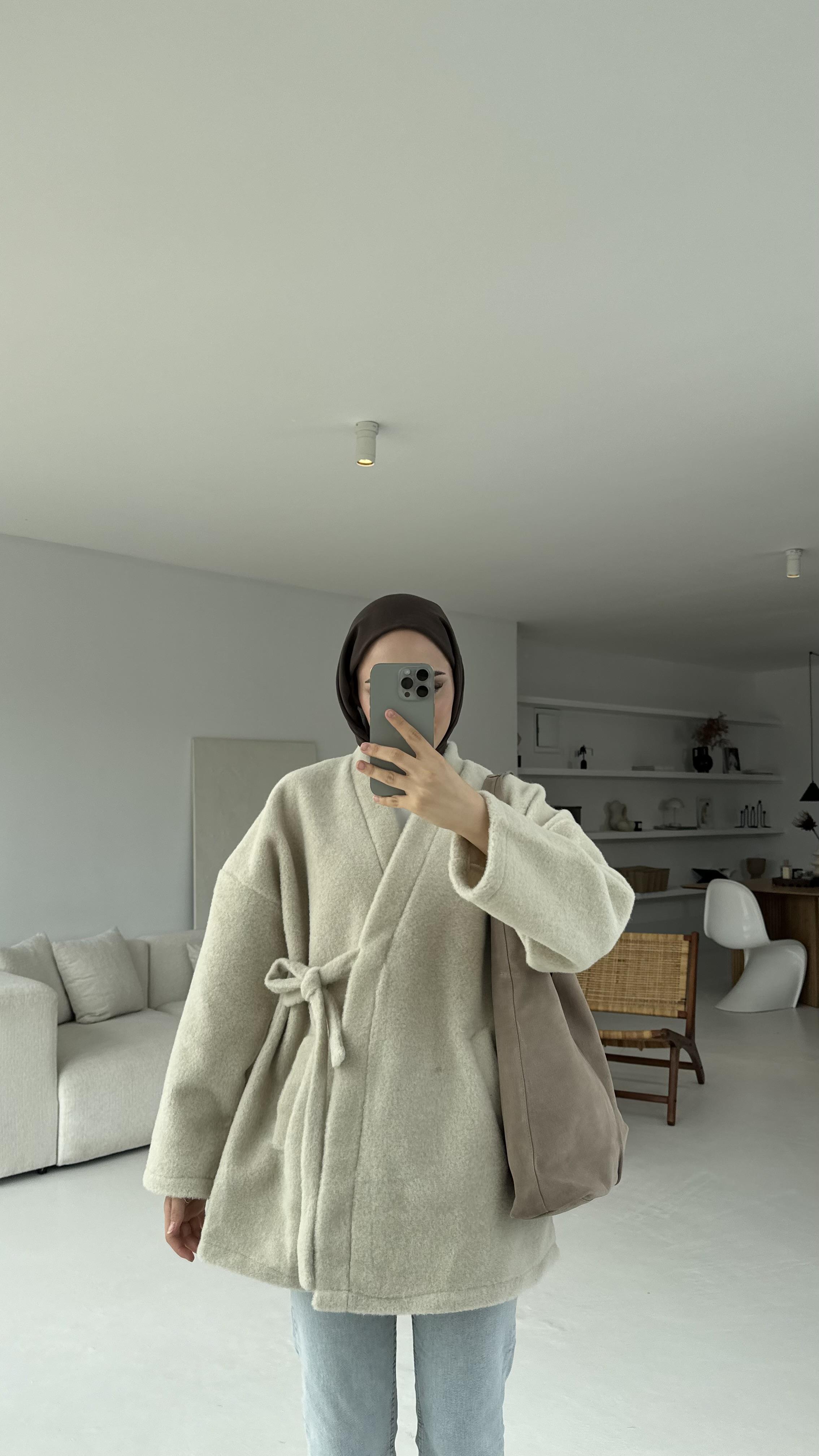 Yandan Bağlamalı Peluş Mont