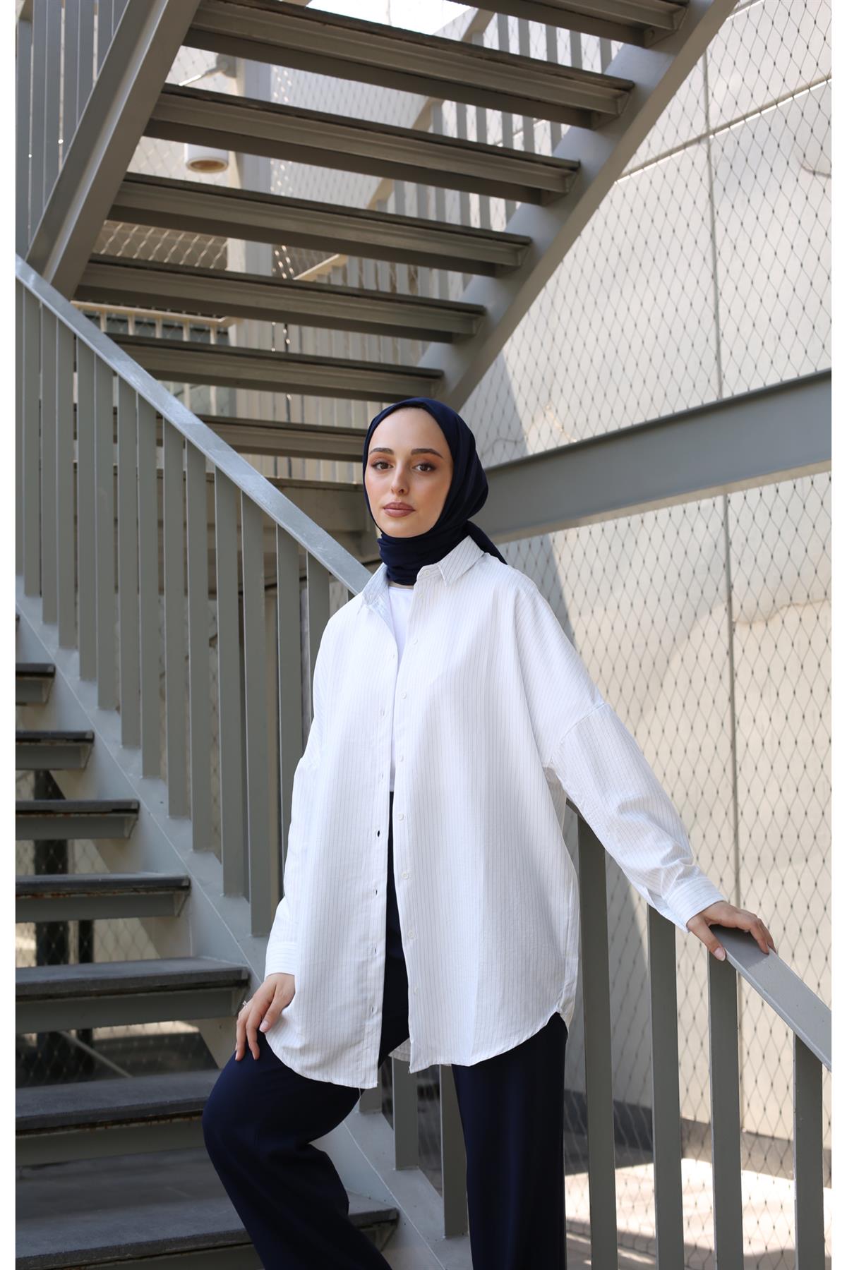 İnce Çizgili Mavi Gömlek