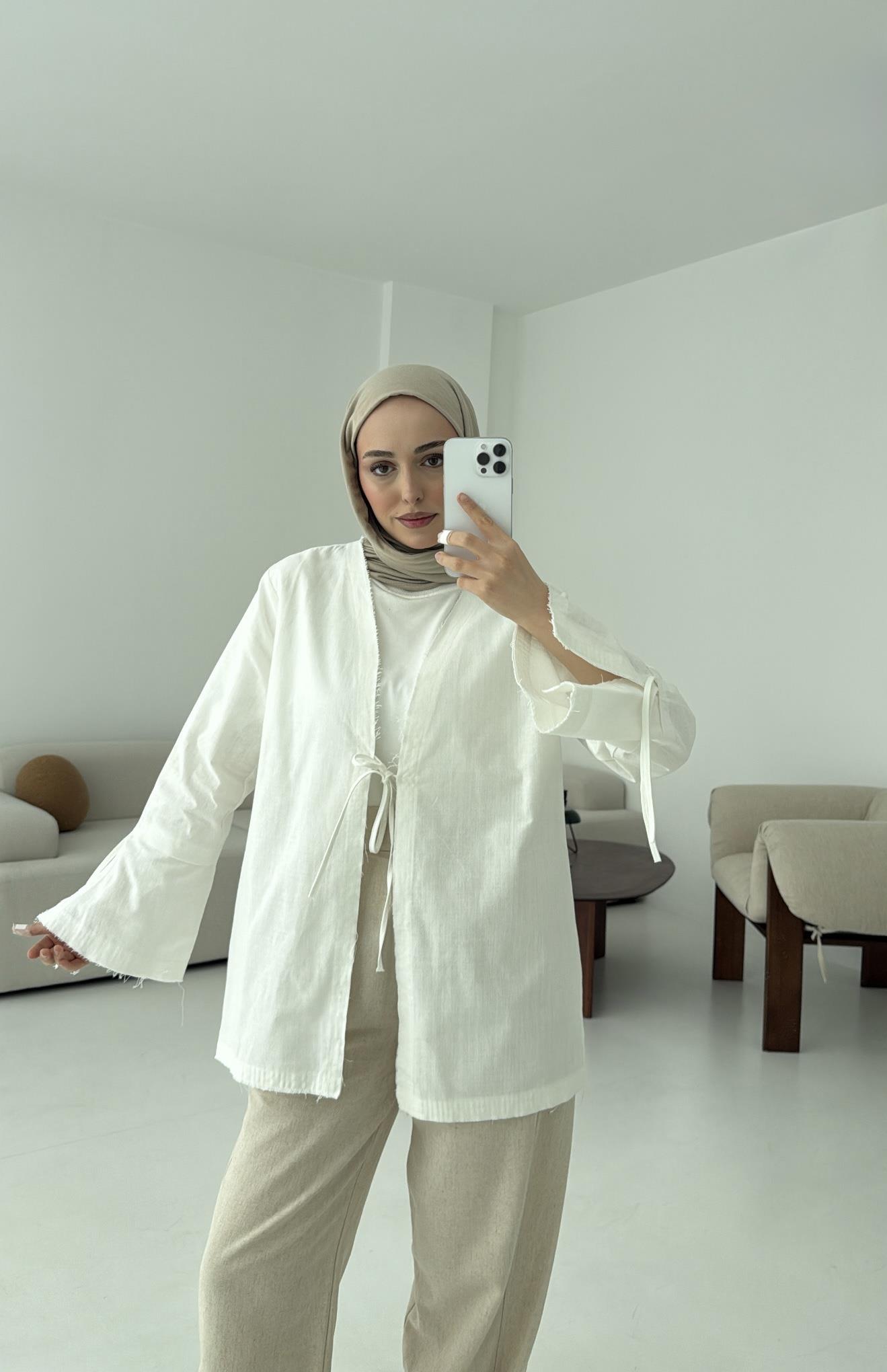 Kolu Yırtmaç Detay Kimono Beyaz
