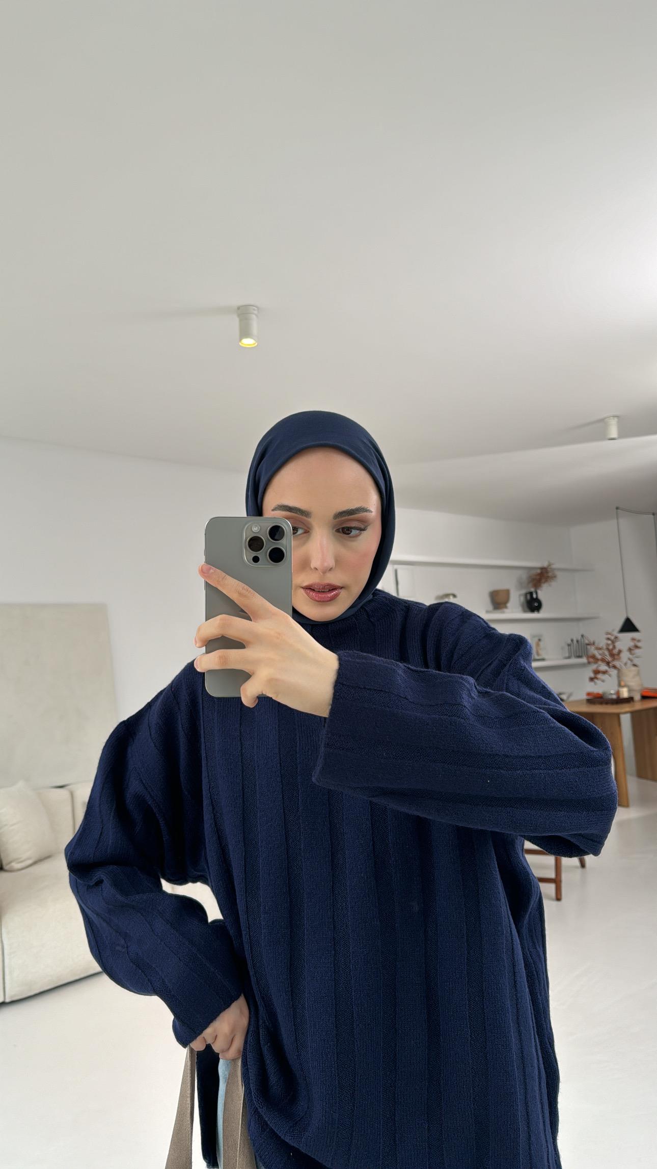 Yırtmaç Detaylı Triko Lacivert