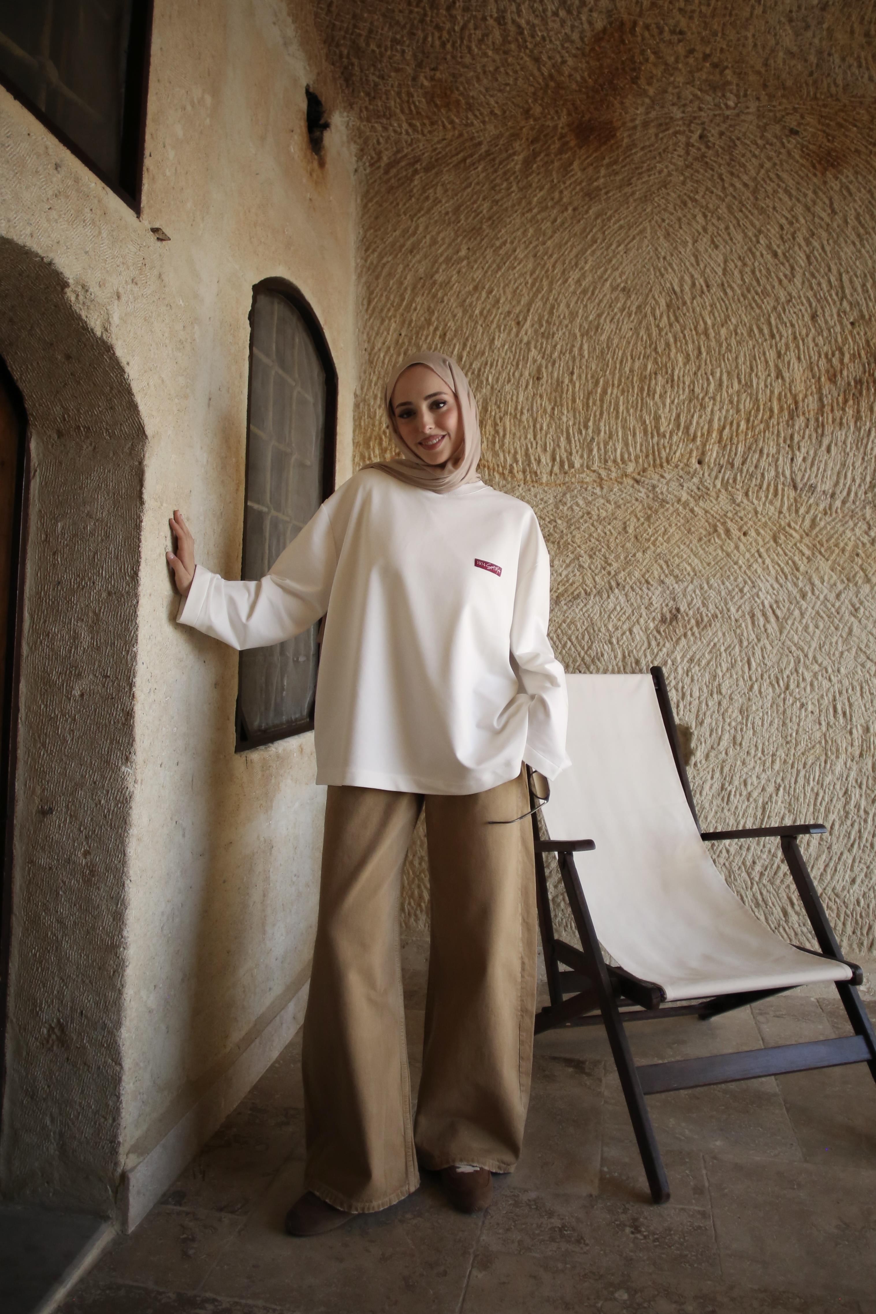 Etiket Baskılı Yazlık Sweatshirt Kırık Beyaz