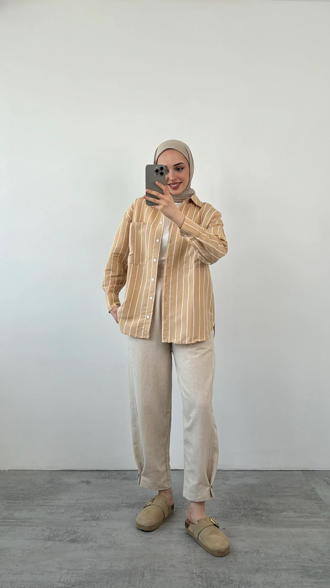 Çift Cep Çizgili Bej Gömlek