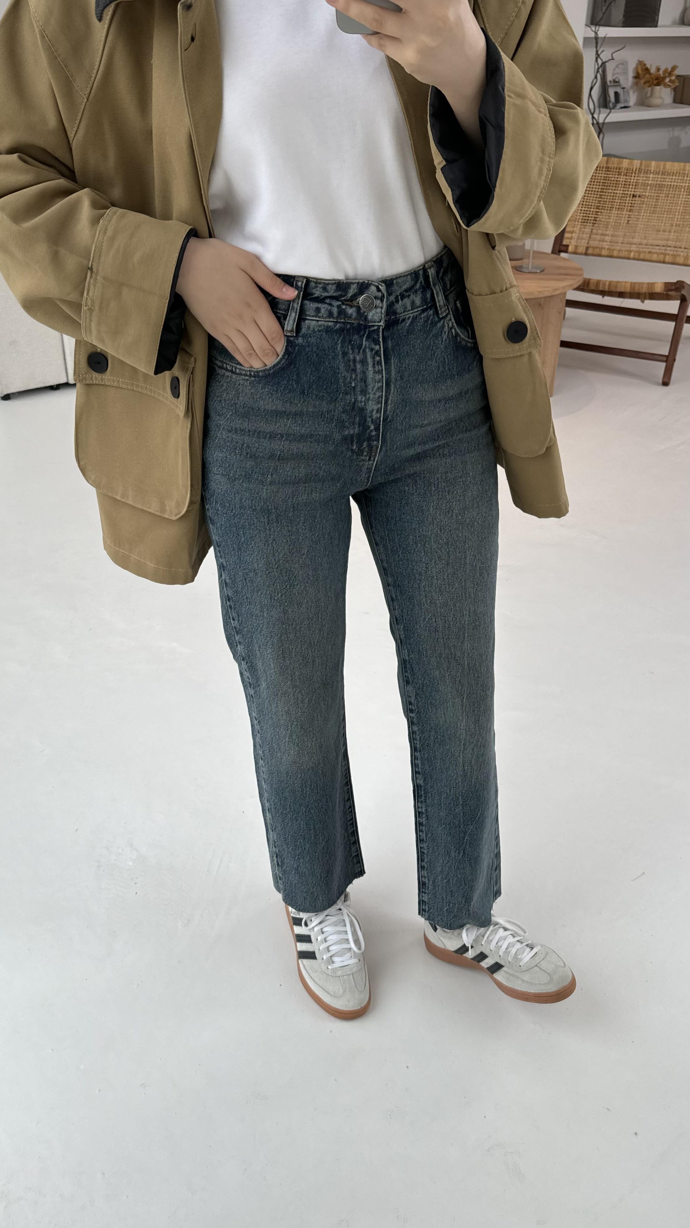 Premium Paçası Kesik Taşlamalı Jean