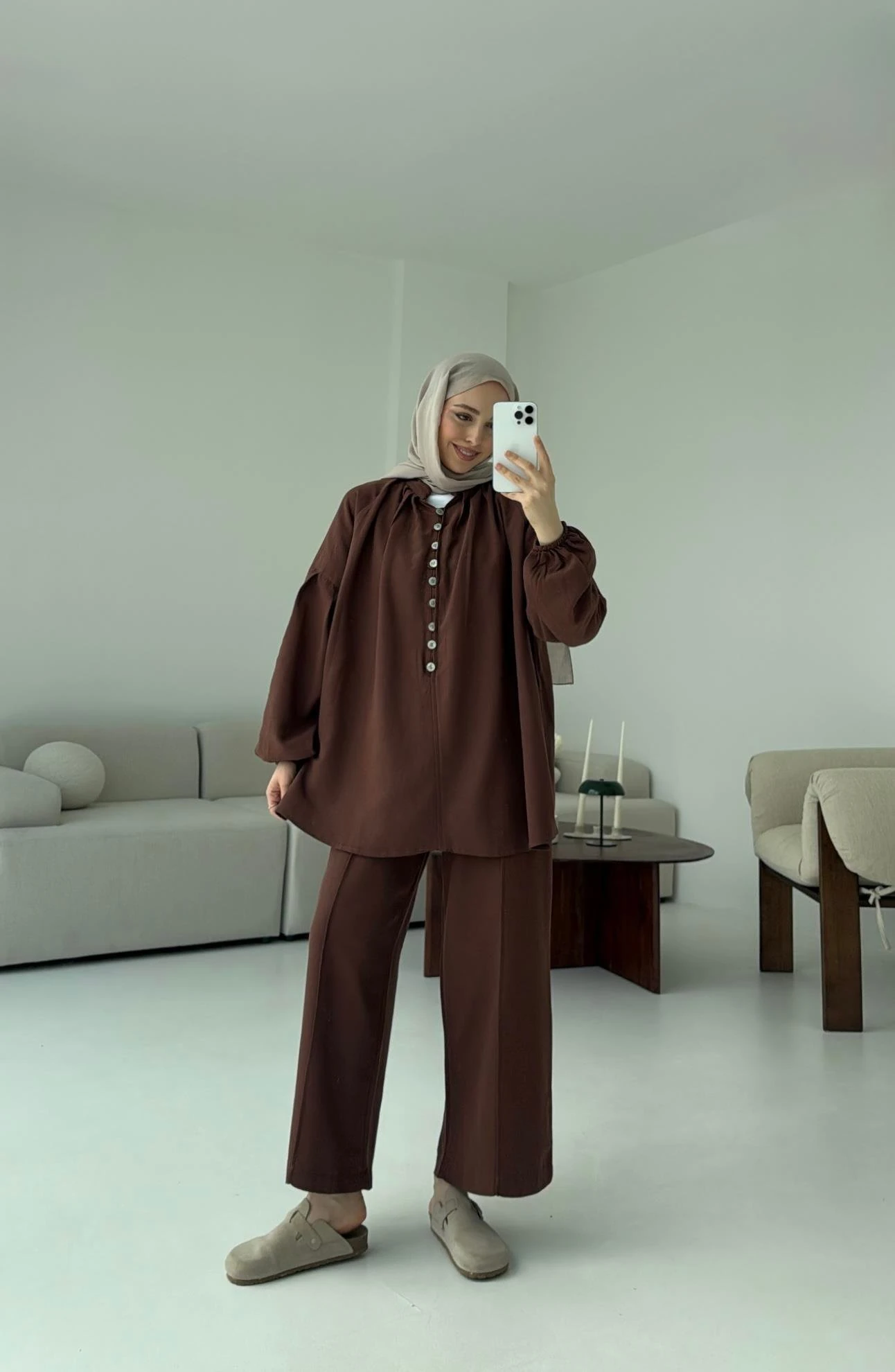 Yarım Düğme Detaylı Takım Kahve