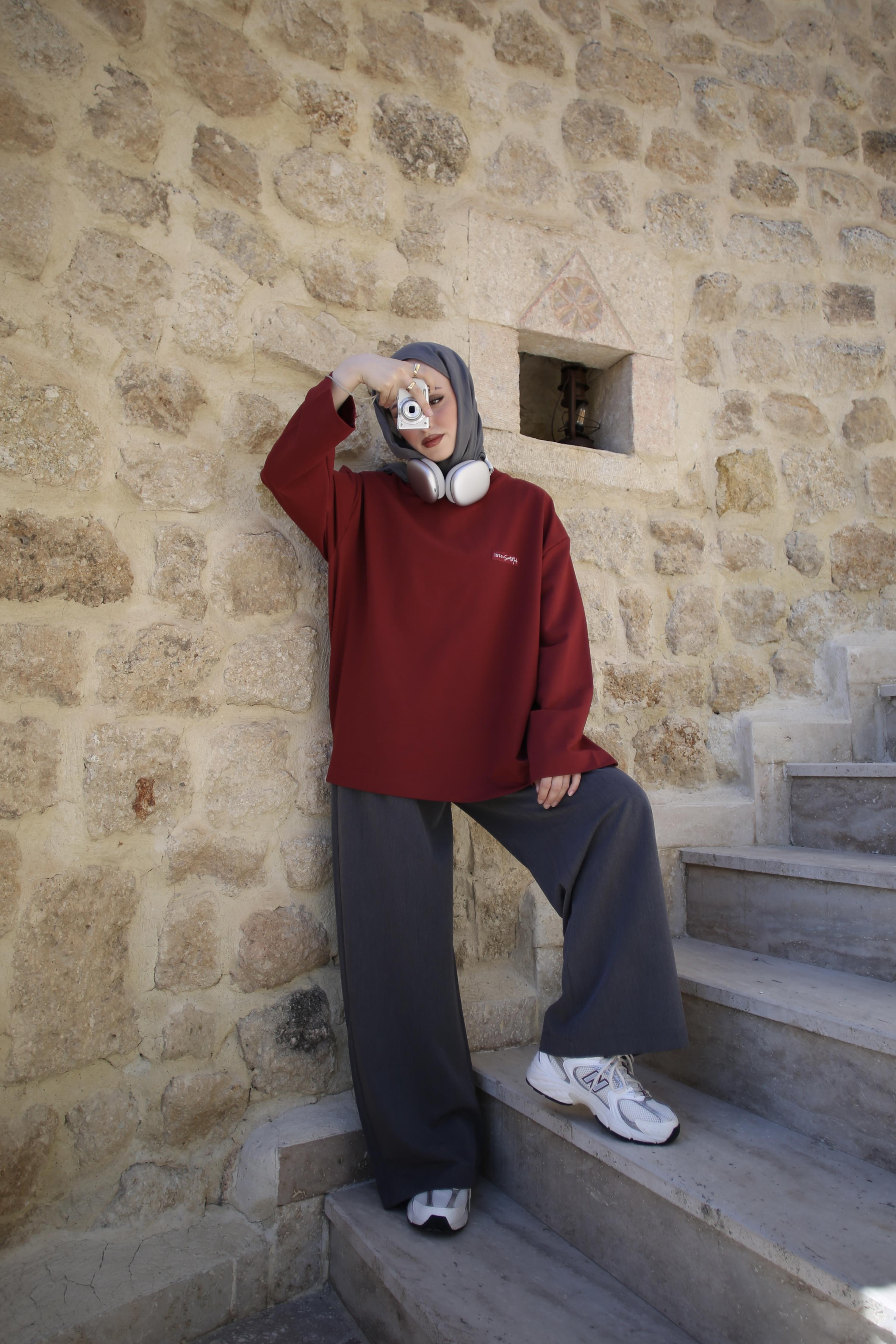 Etiket Baskılı Yazlık Sweatshirt Kırmızı