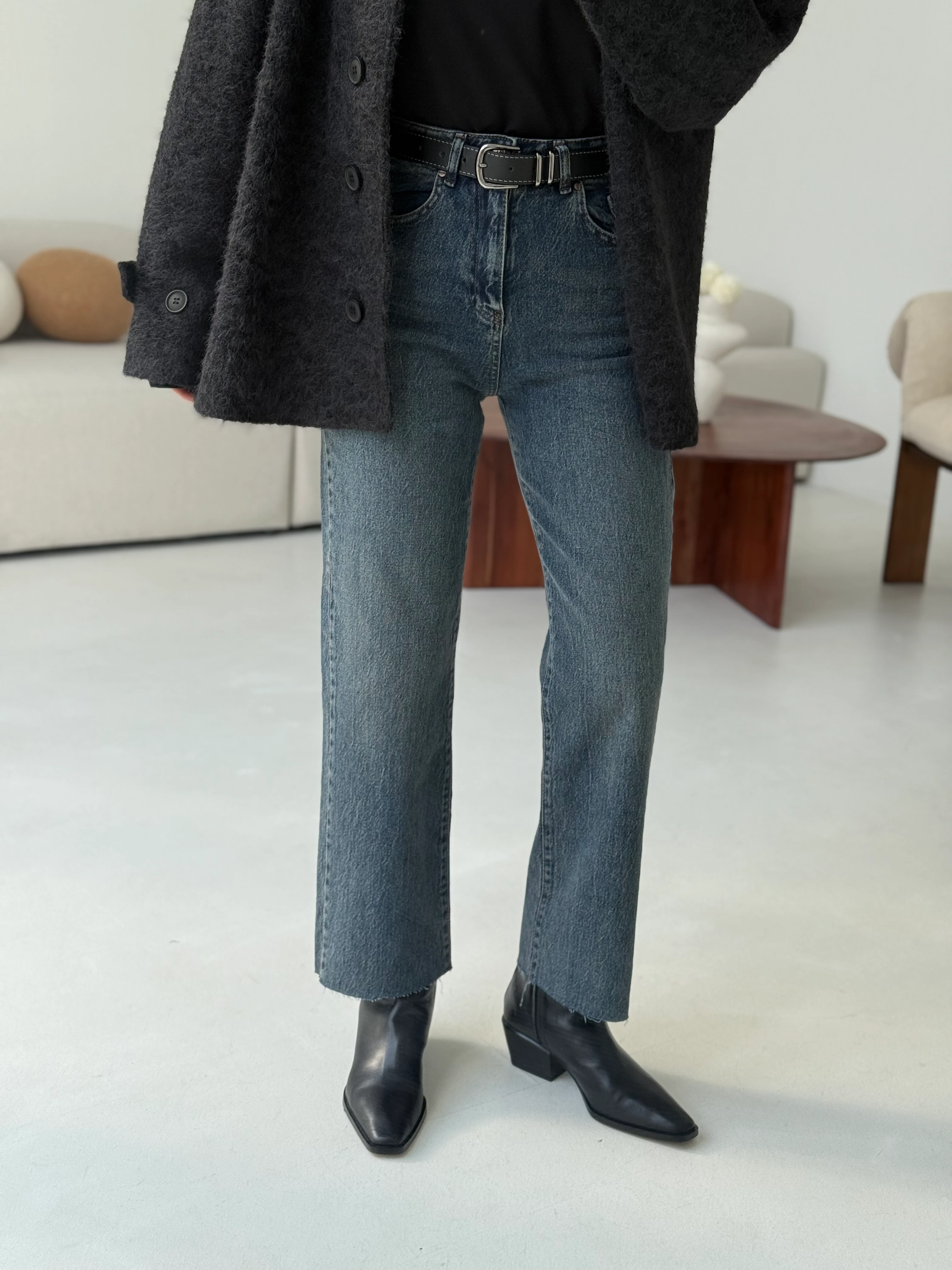 Premium Paçası Kesik Jean Siyah Kemerli 102