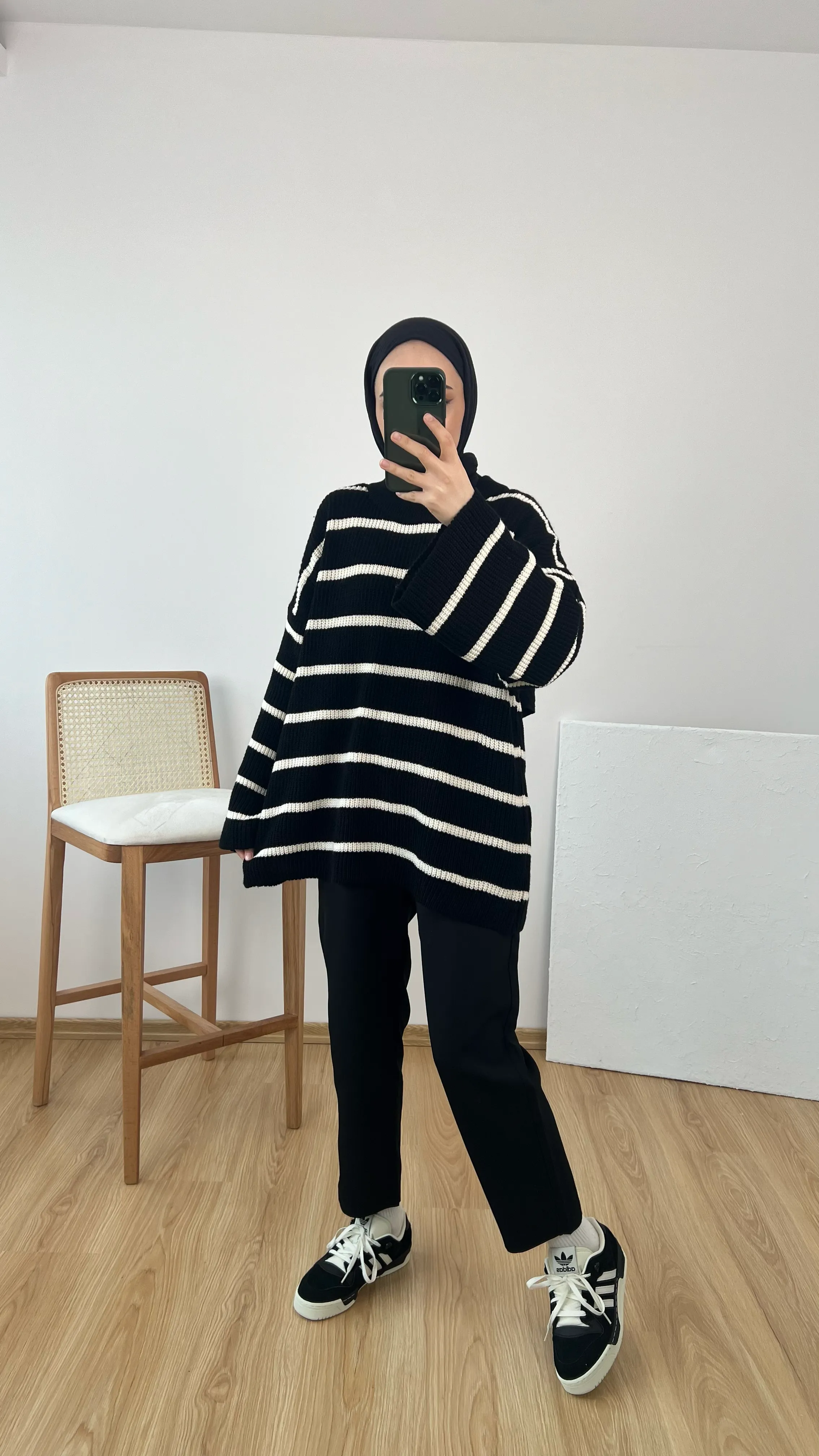 Kalın Örgü Siyah Beyaz Çizgili Triko Kazak