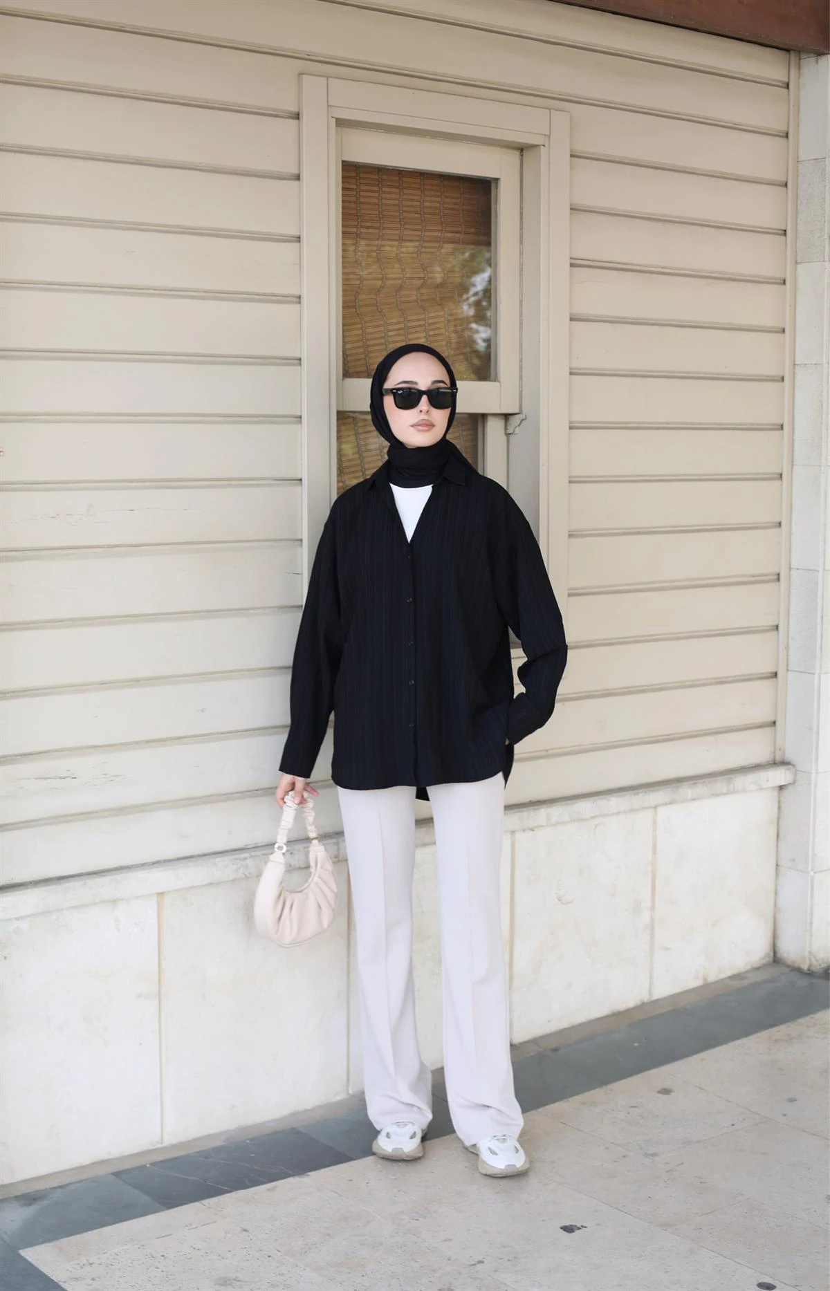 V Yaka Salaş Gömlek Siyah