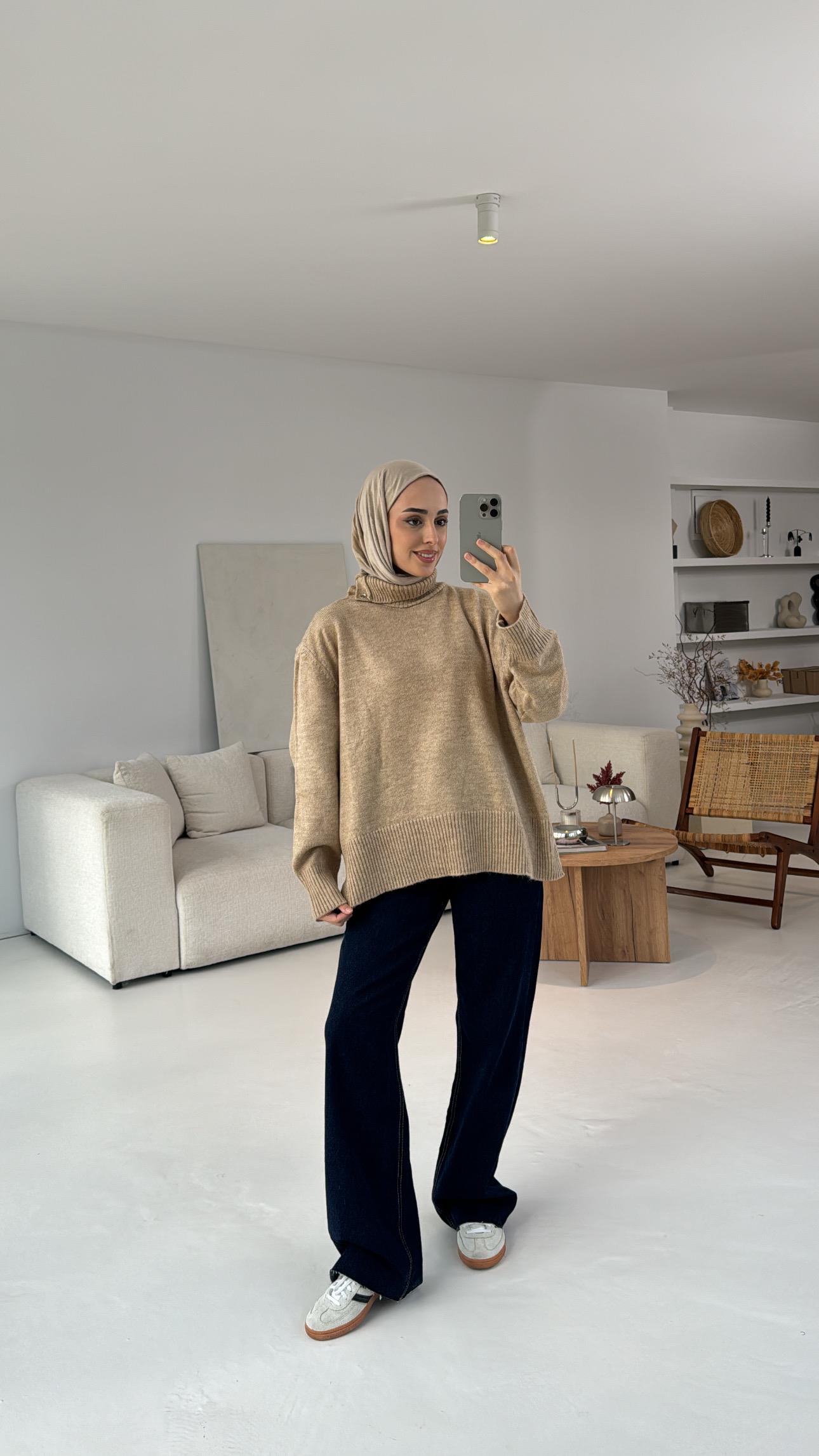 Yaka Kısmı Çıtçıtlı Triko
