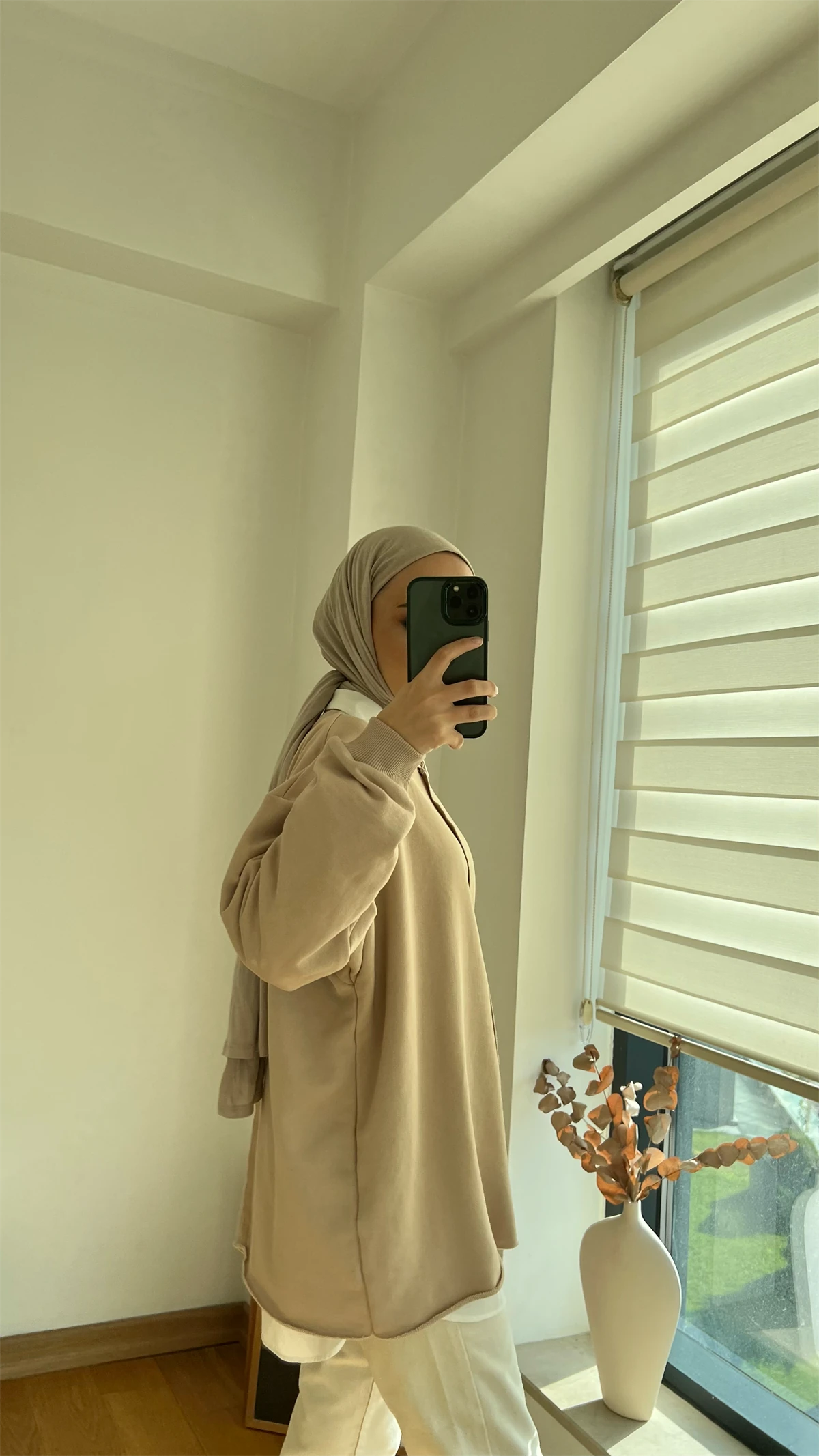 Altı Kesik Detaylı Sweatshirt Bej