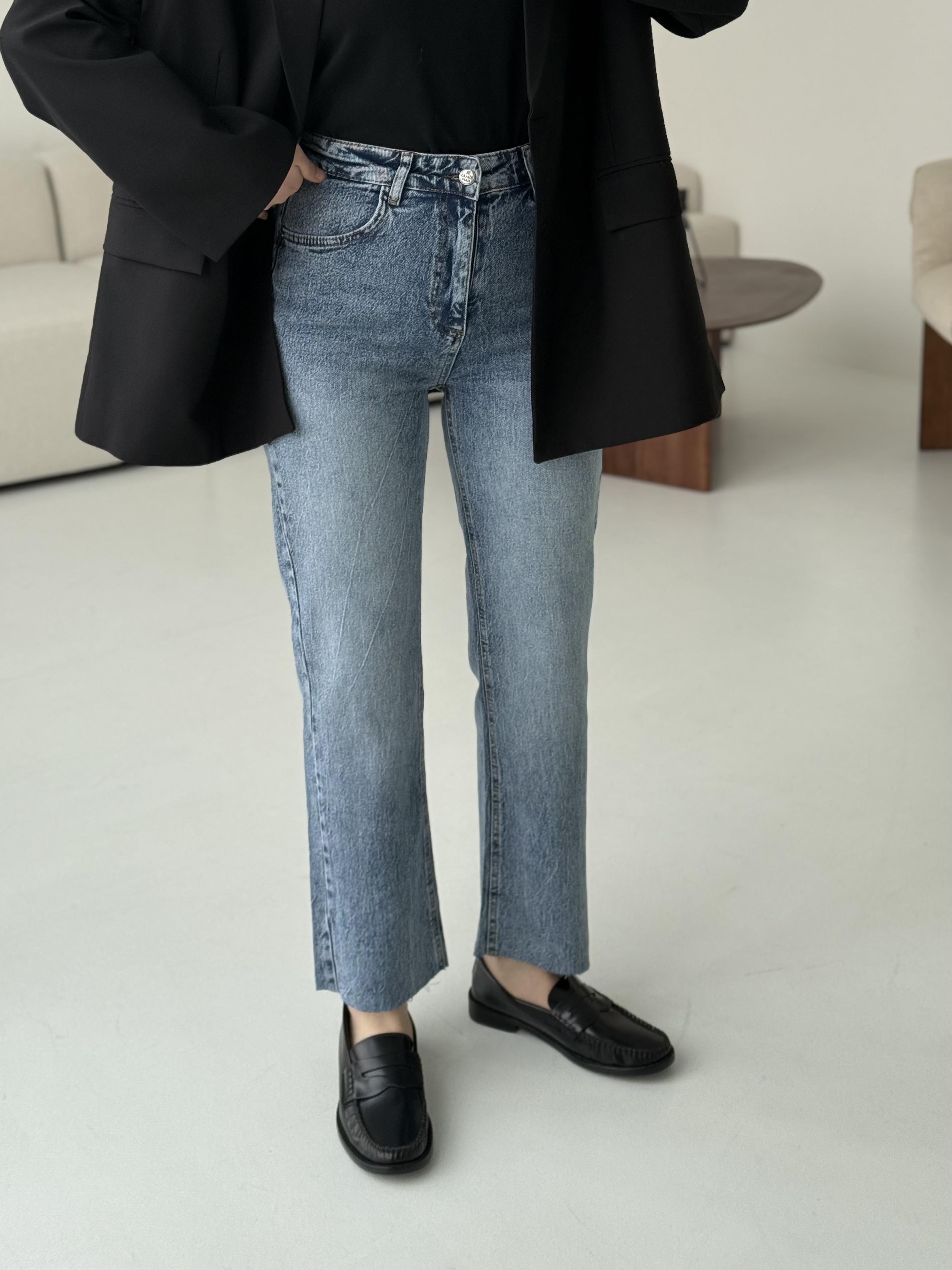 Premium Paçası Kesik Jean 224