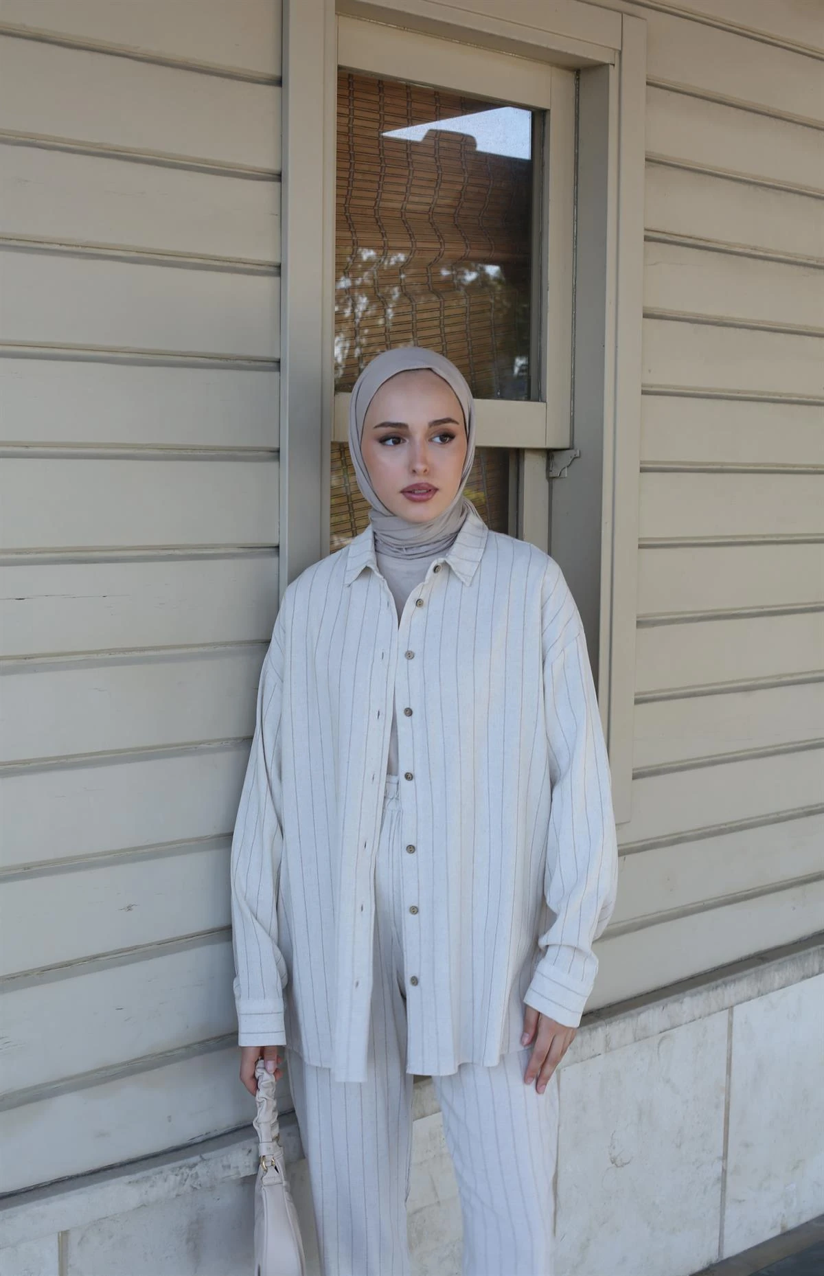 Keten Çizgili Gömlekli Takım Vizon