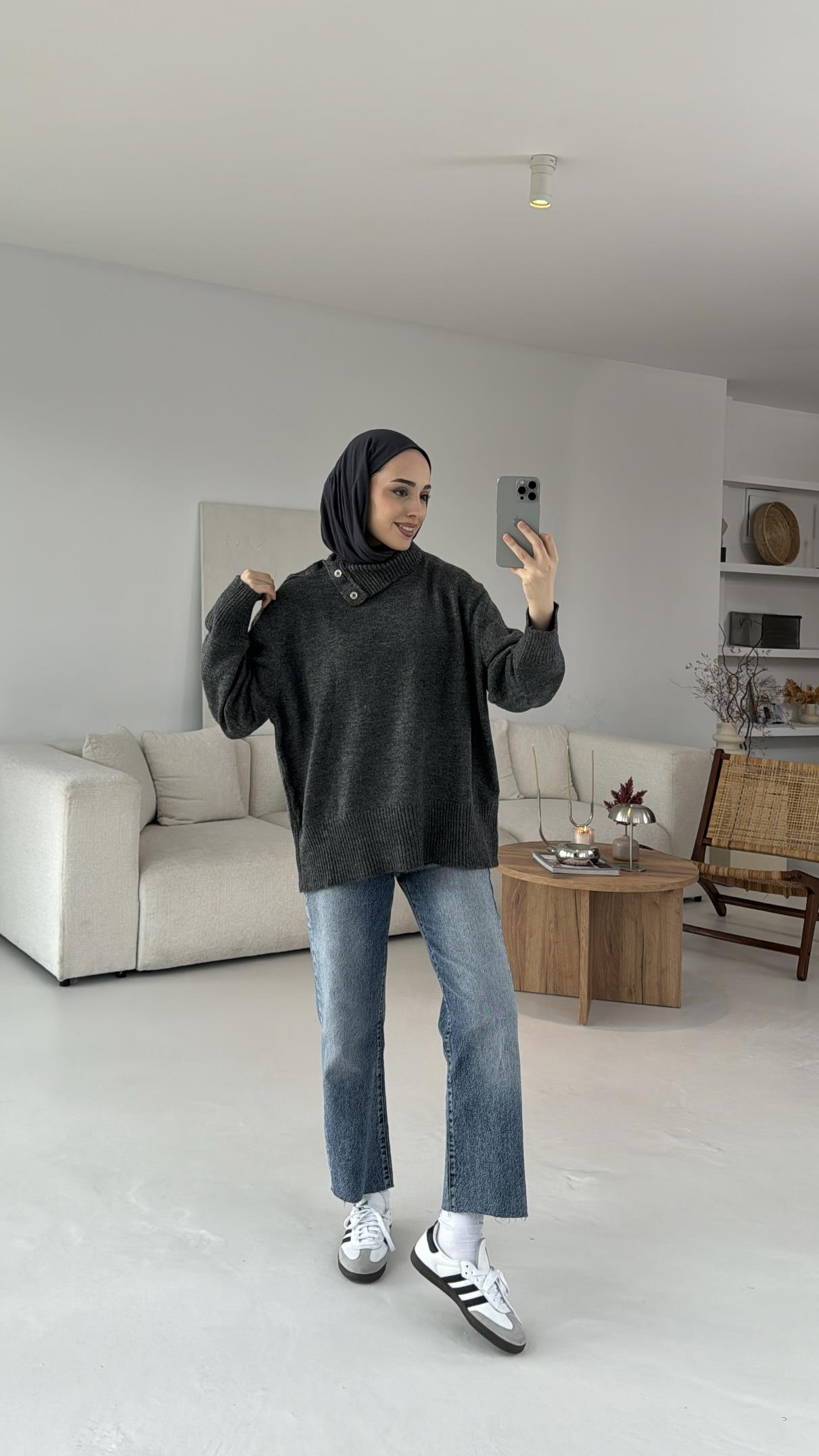 Yaka Kısmı Çıtçıtlı Triko Füme