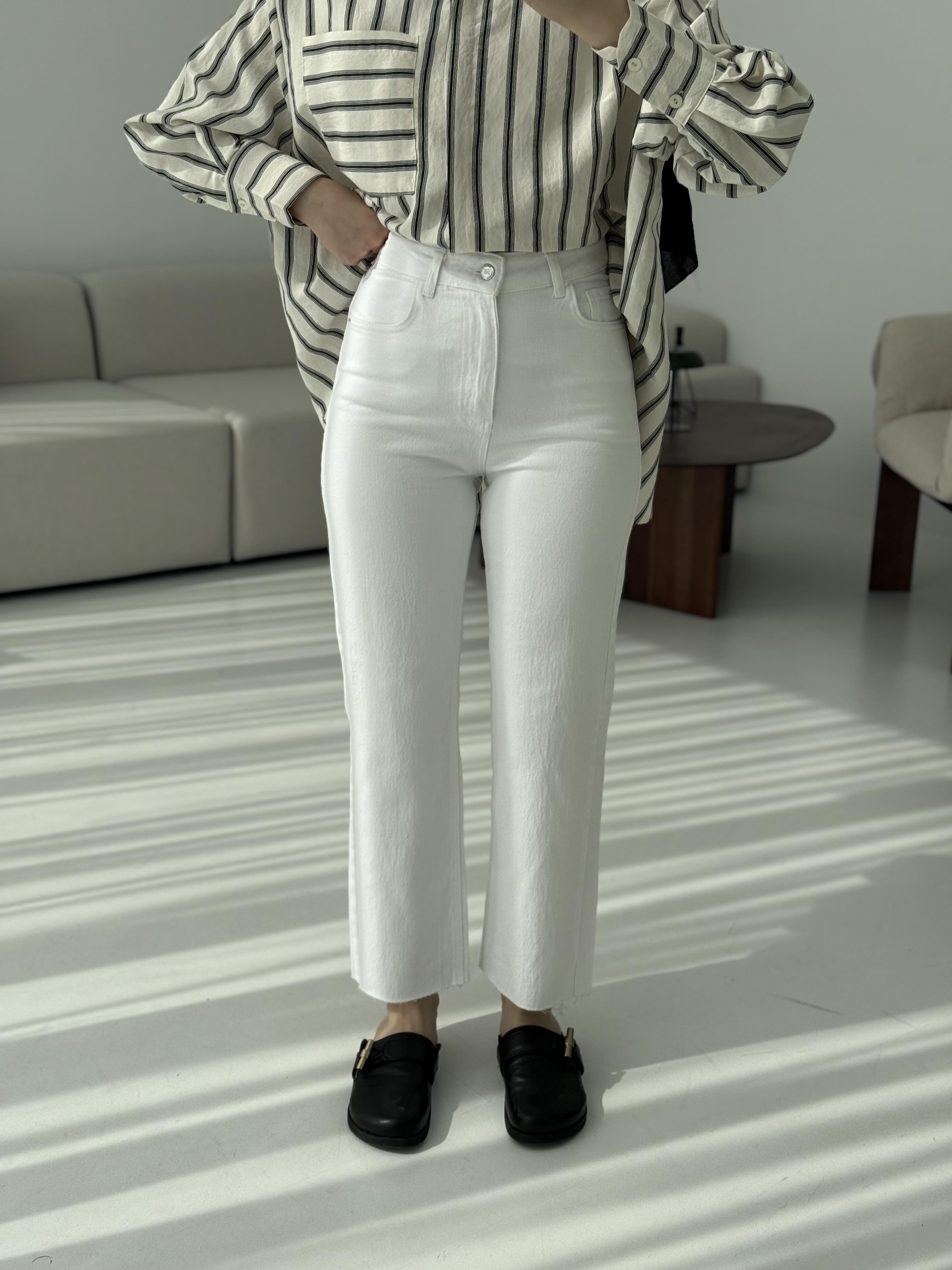 Premium Paçası Kesik Beyaz Jean