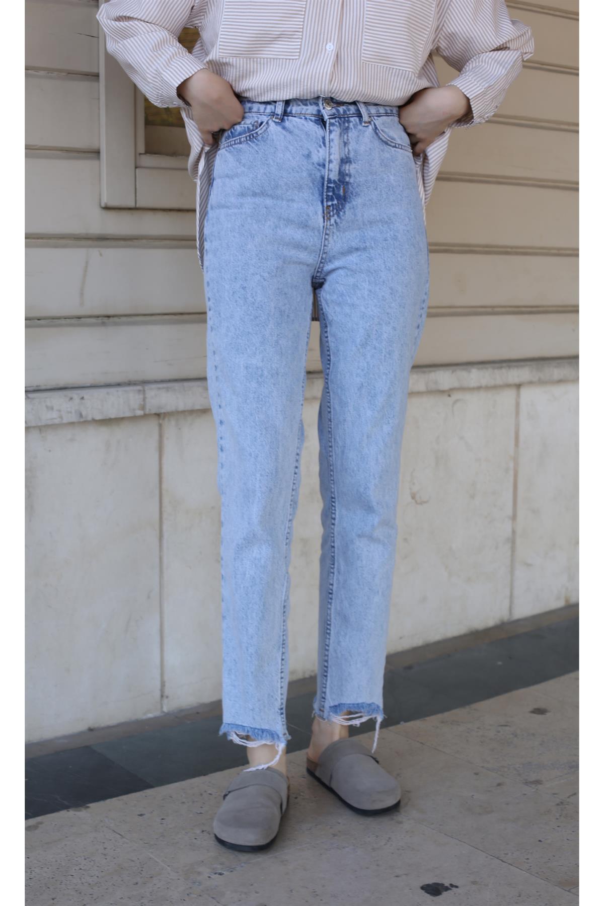 Mom Paça Kesik Detaylı Jean