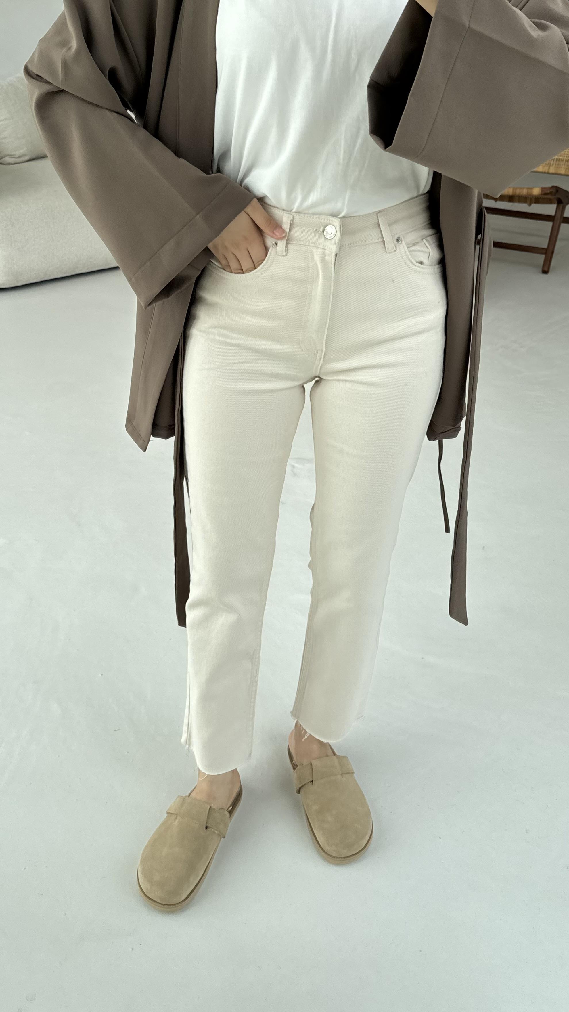 Bej Paçası Kesik Jean