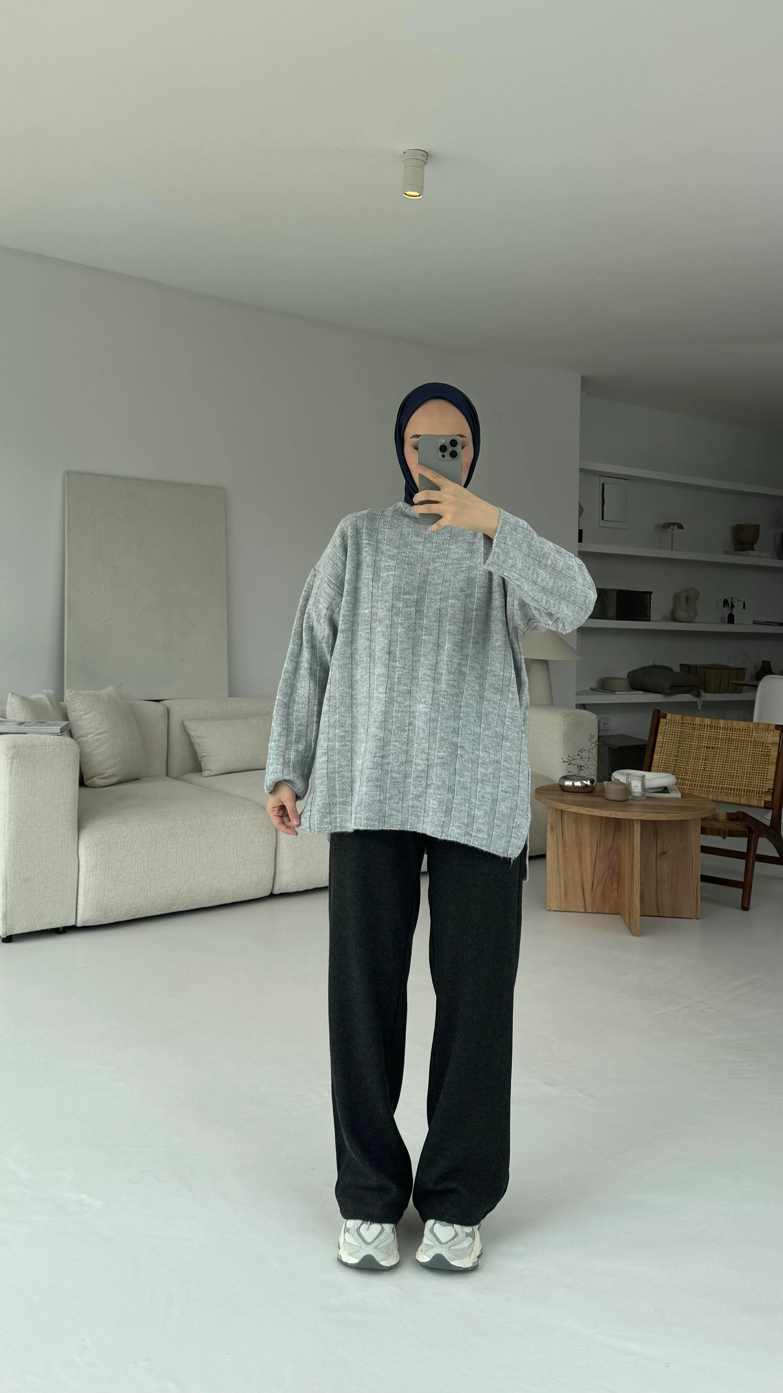 Yırtmaç Detaylı Triko Gri