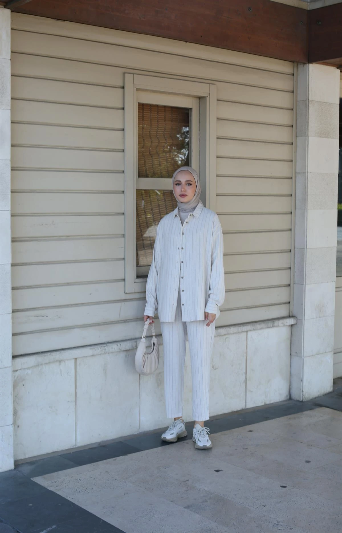 Keten Çizgili Gömlekli Takım Vizon