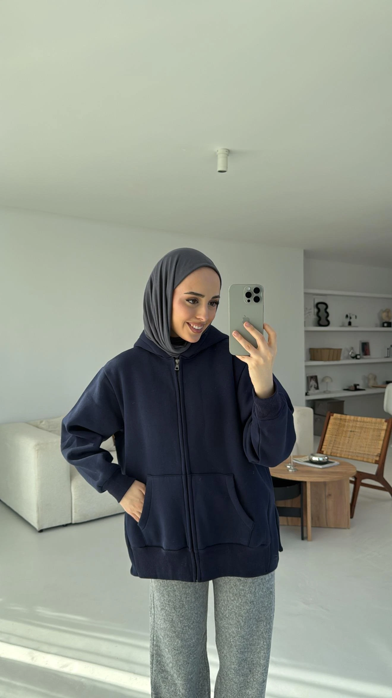 Yırtmaç Detaylı Lacivert Sweatshirt