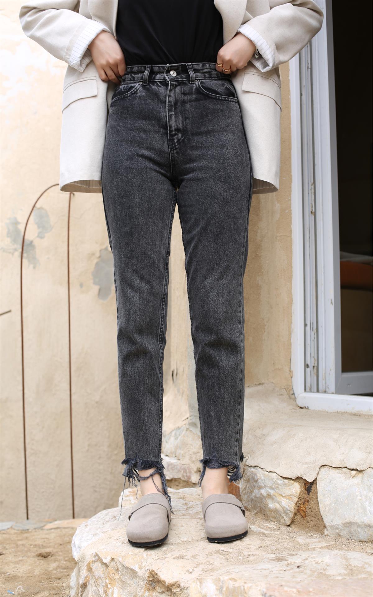 Paçası Yırtık Detaylı Gri Jean