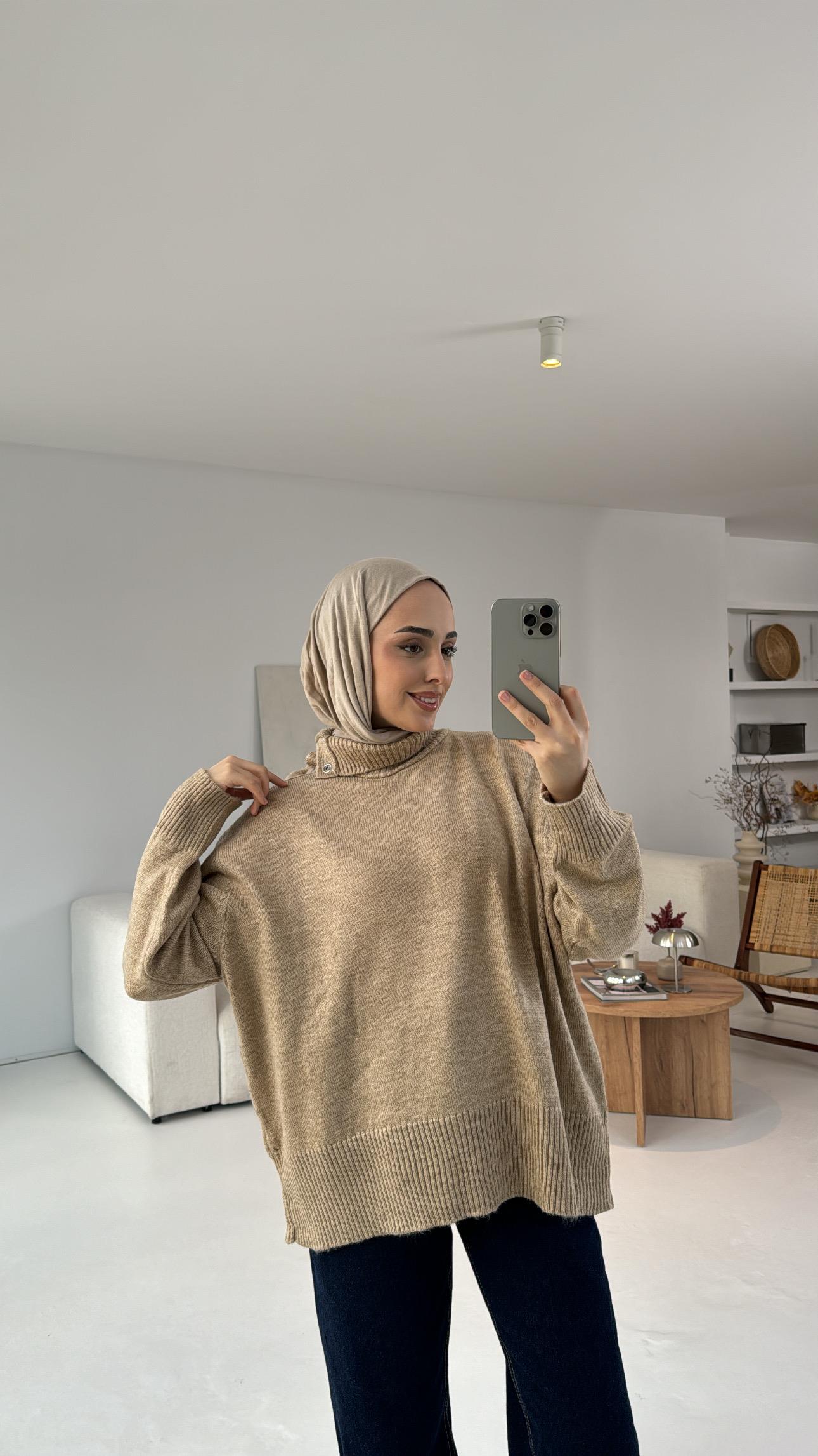 Yaka Kısmı Çıtçıtlı Triko