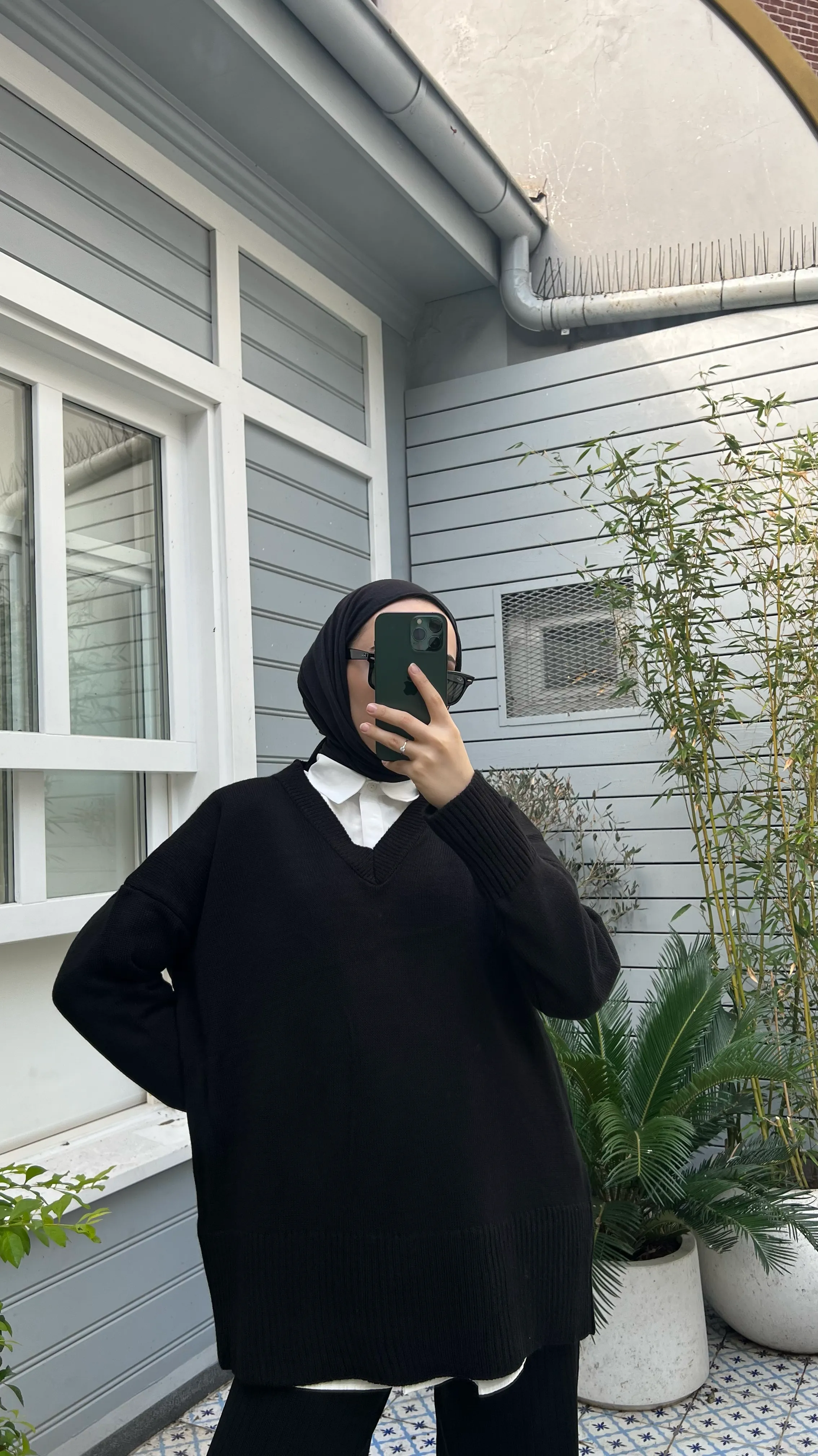 Siyah V Yaka Triko Kazak