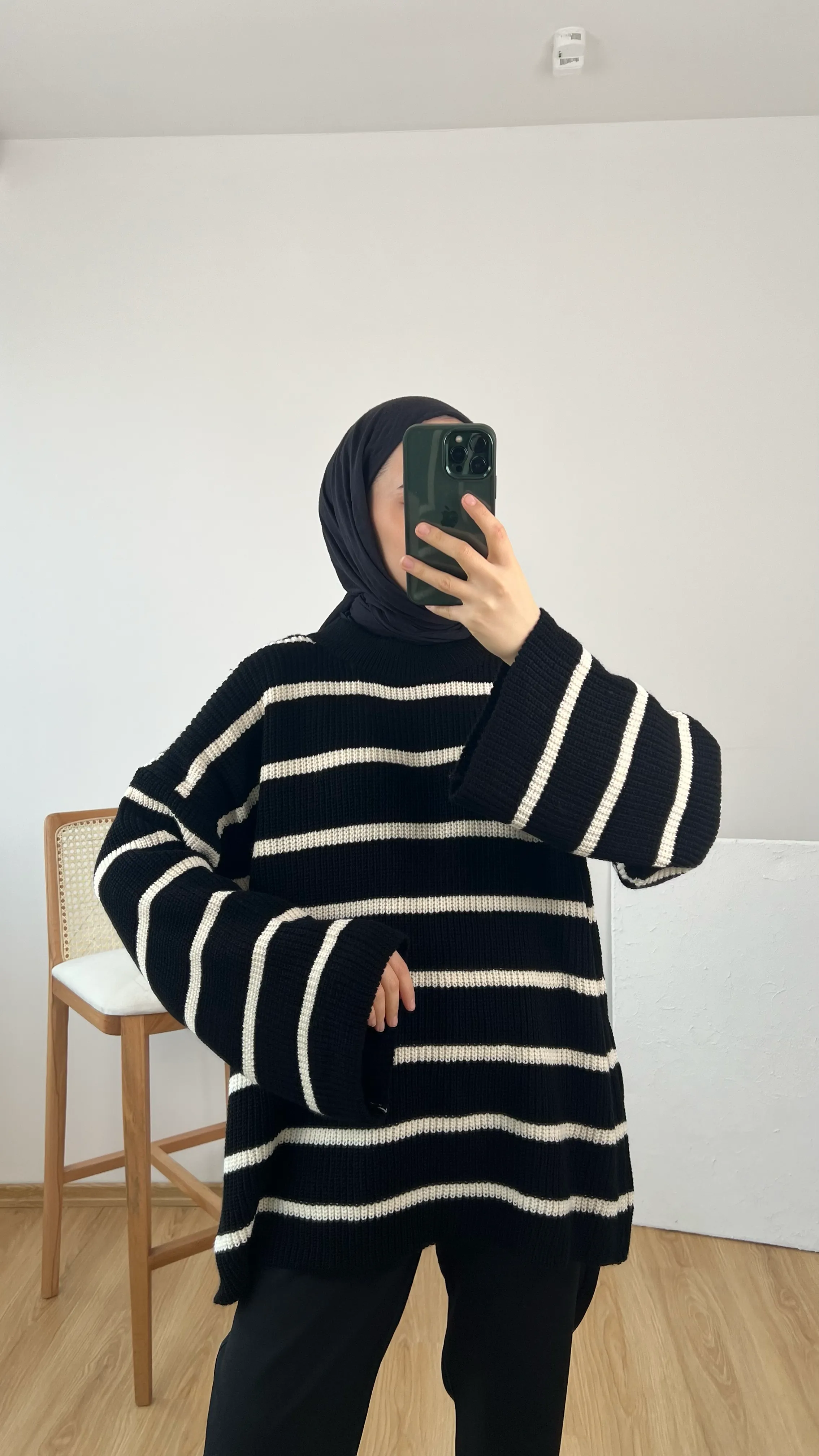 Kalın Örgü Siyah Beyaz Çizgili Triko Kazak