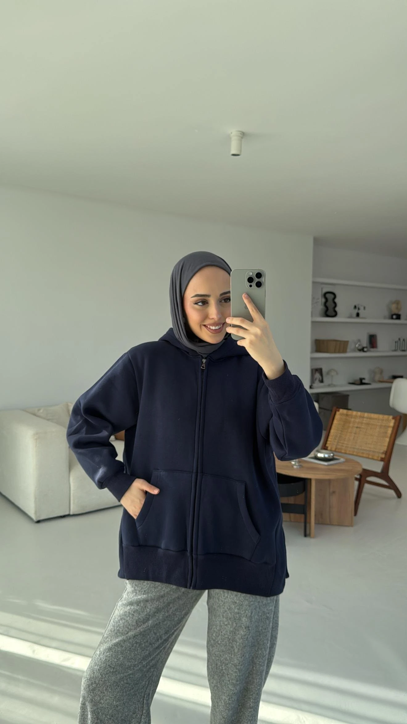 Yırtmaç Detaylı Lacivert Sweatshirt