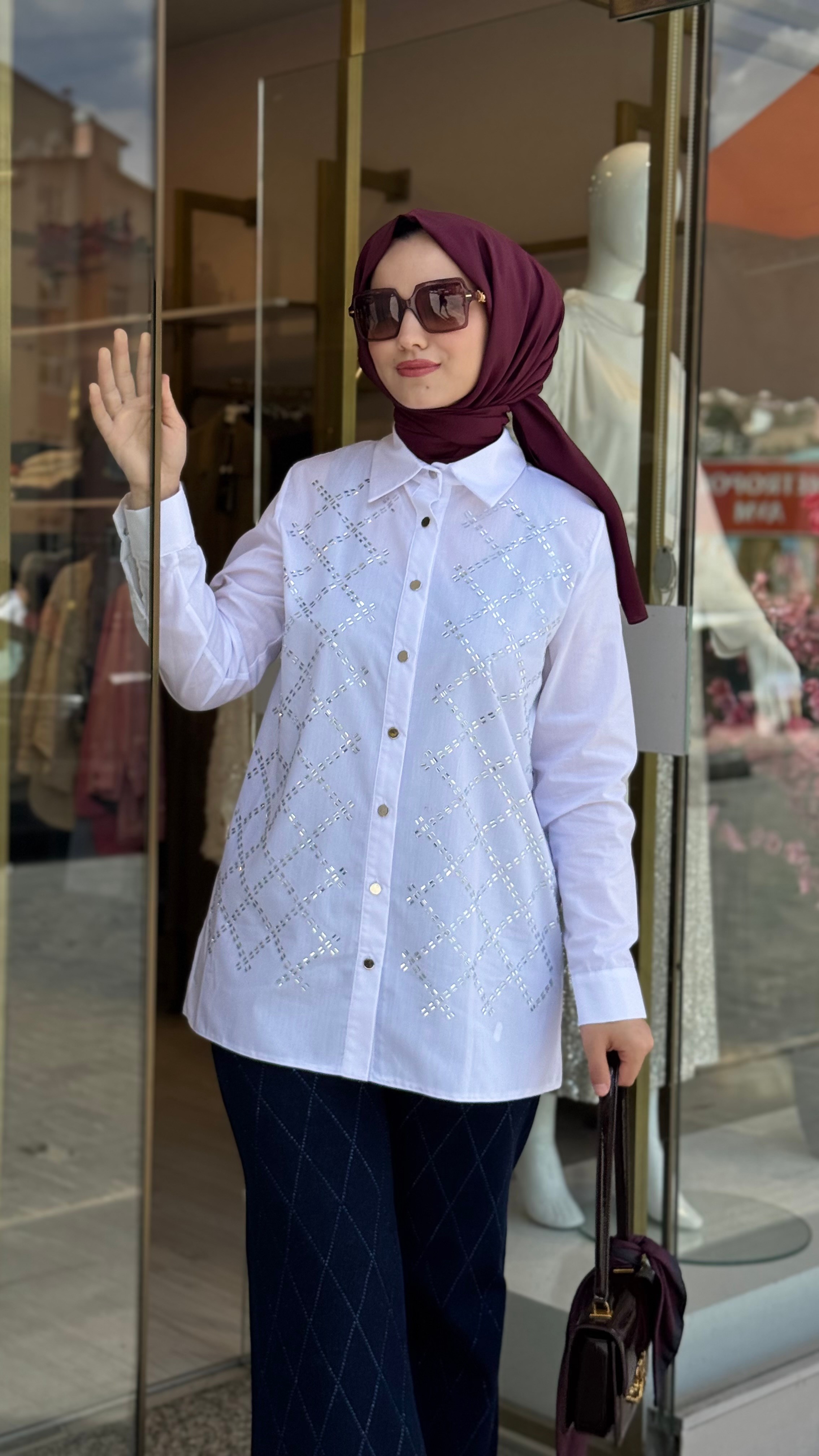 Selinada Taşlı Poplin Gömlek